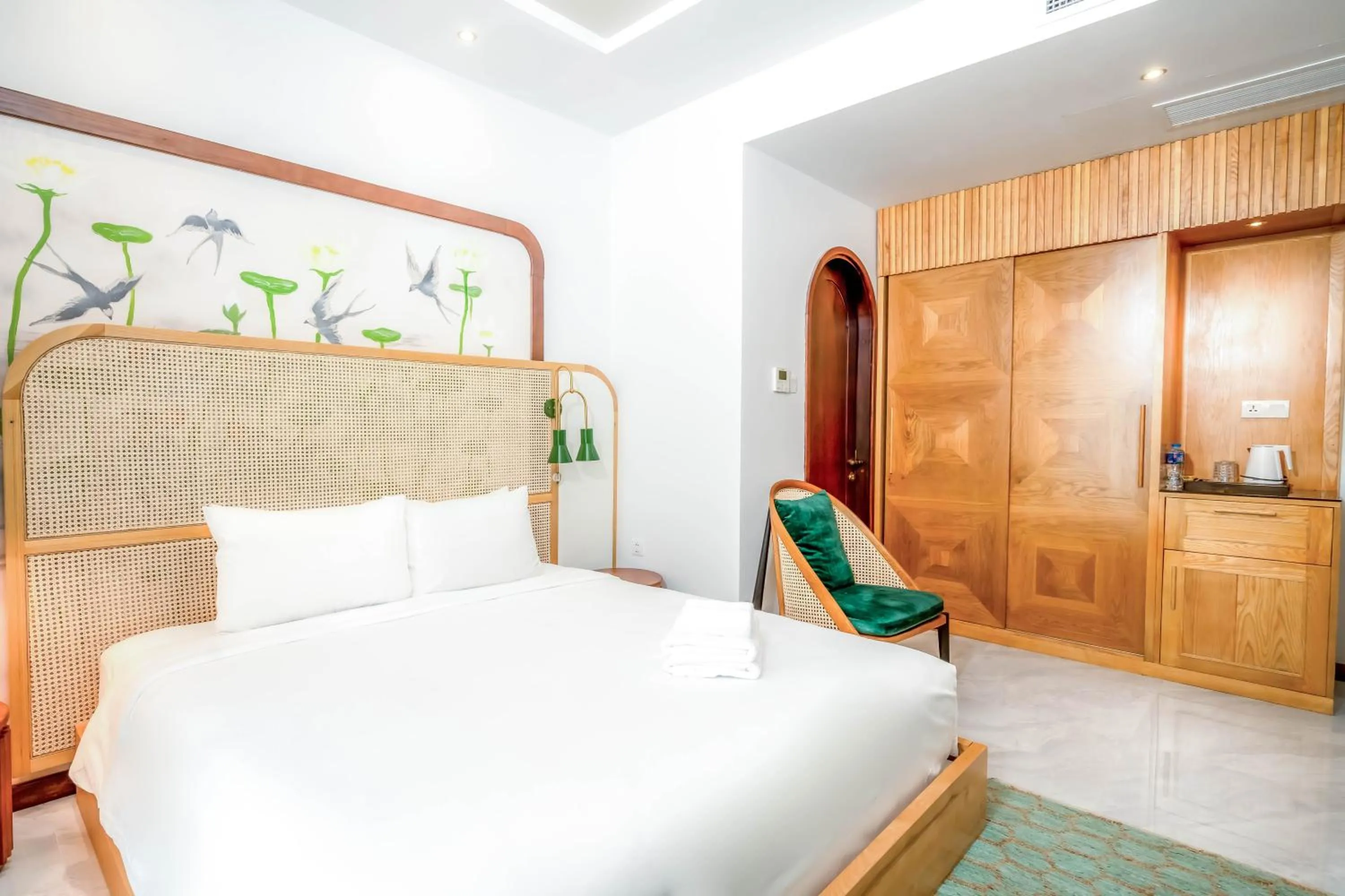 Bed in FREE AIRPORT - MISAKI Hotel by SAZI