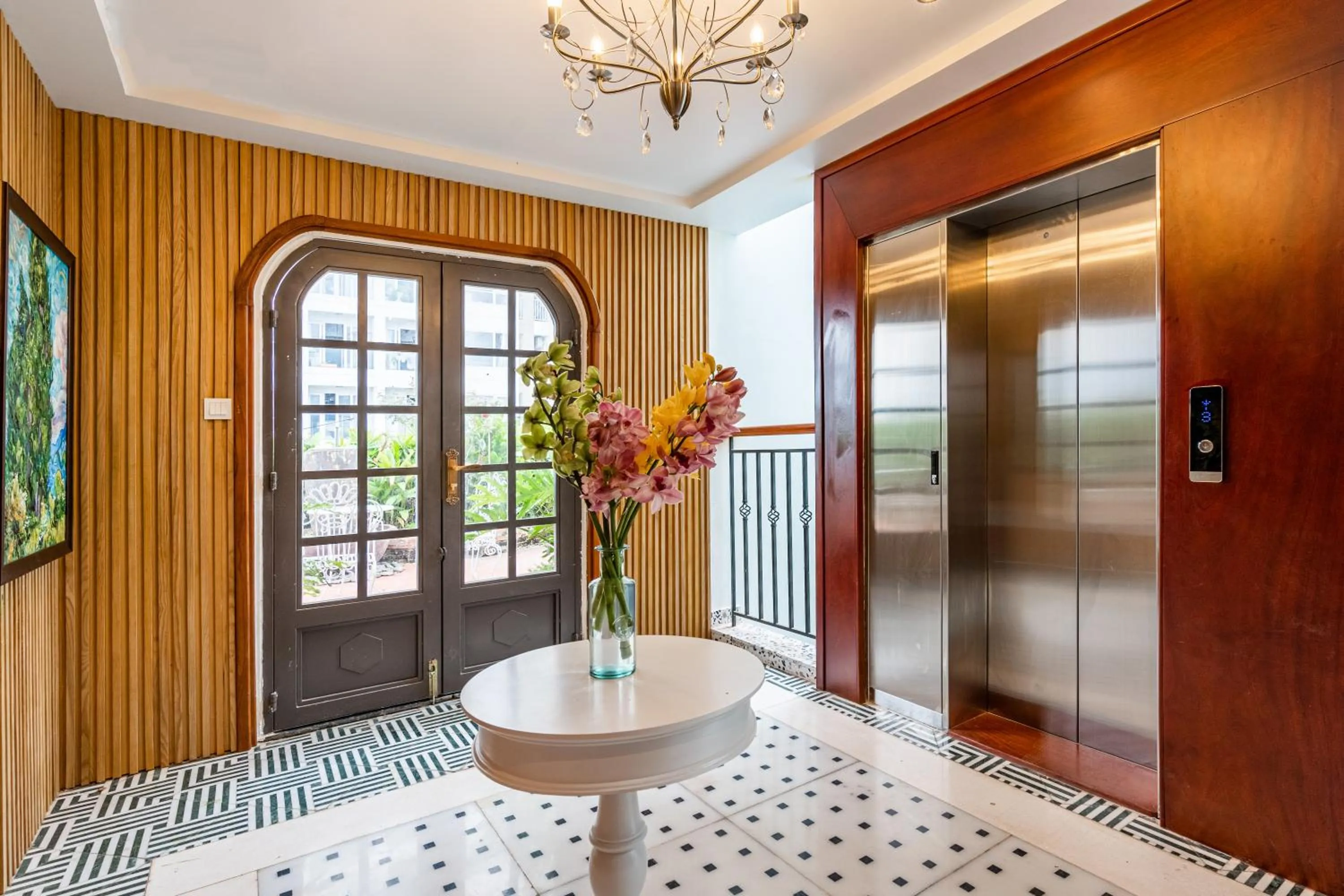 Communal lounge/ TV room in FREE AIRPORT - MISAKI Hotel by SAZI