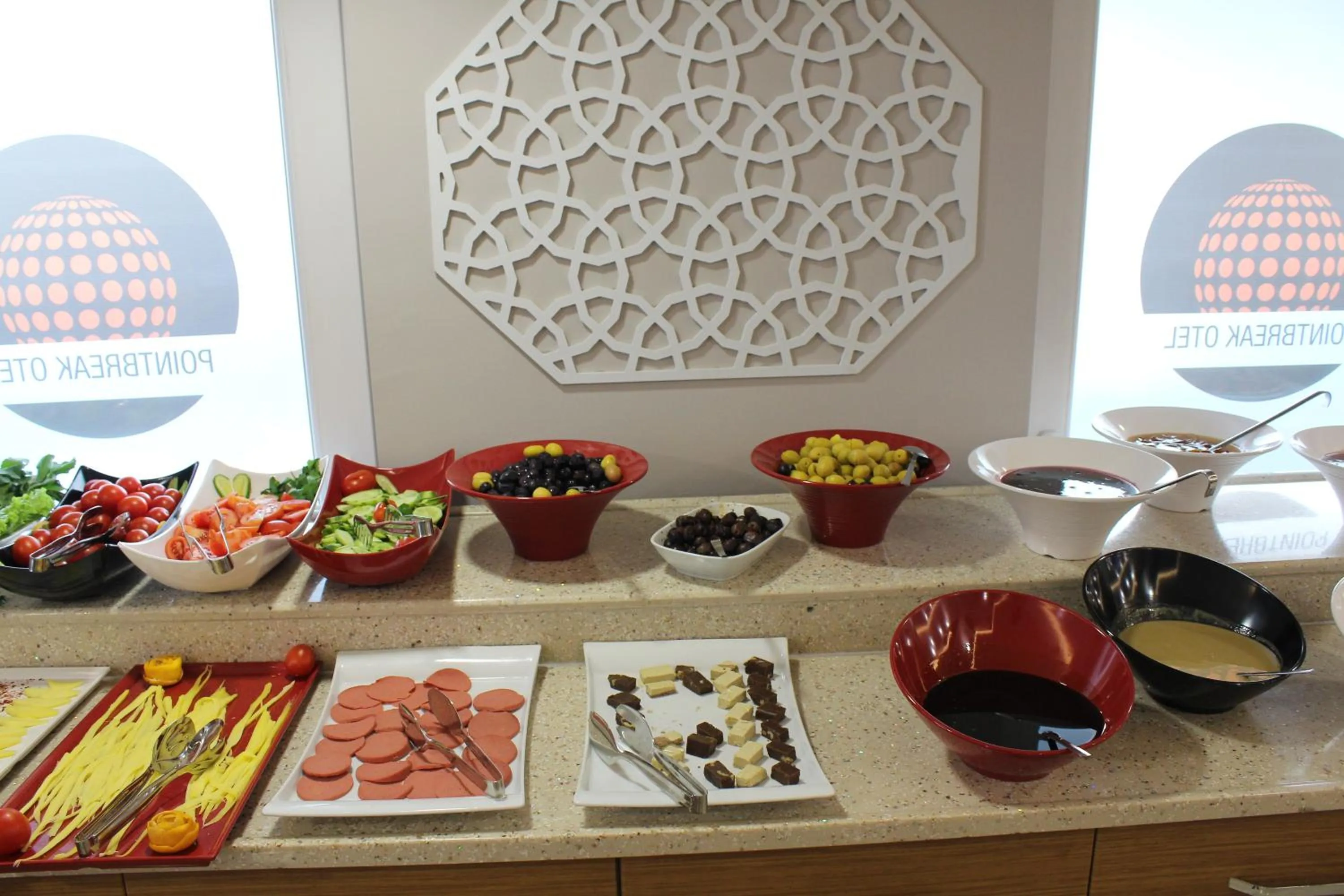 Restaurant/places to eat in POINTBREAK OTEL