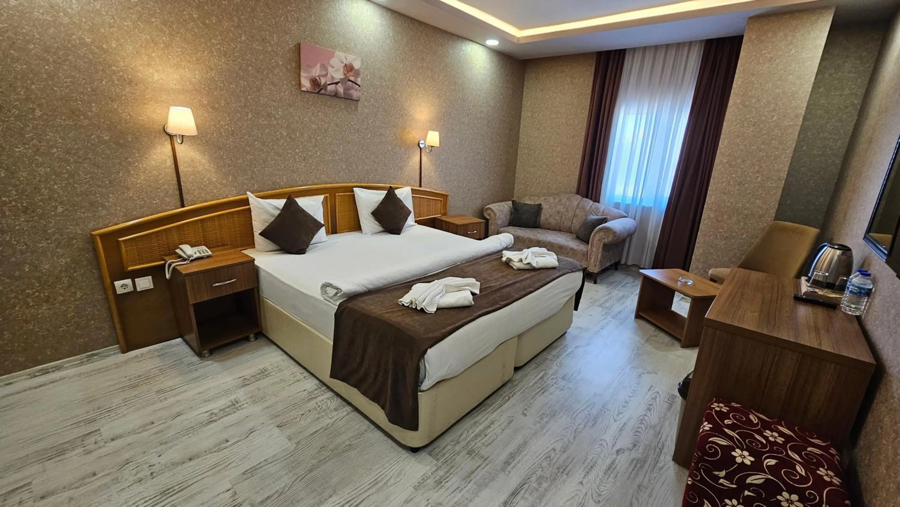 Bed in POINTBREAK OTEL