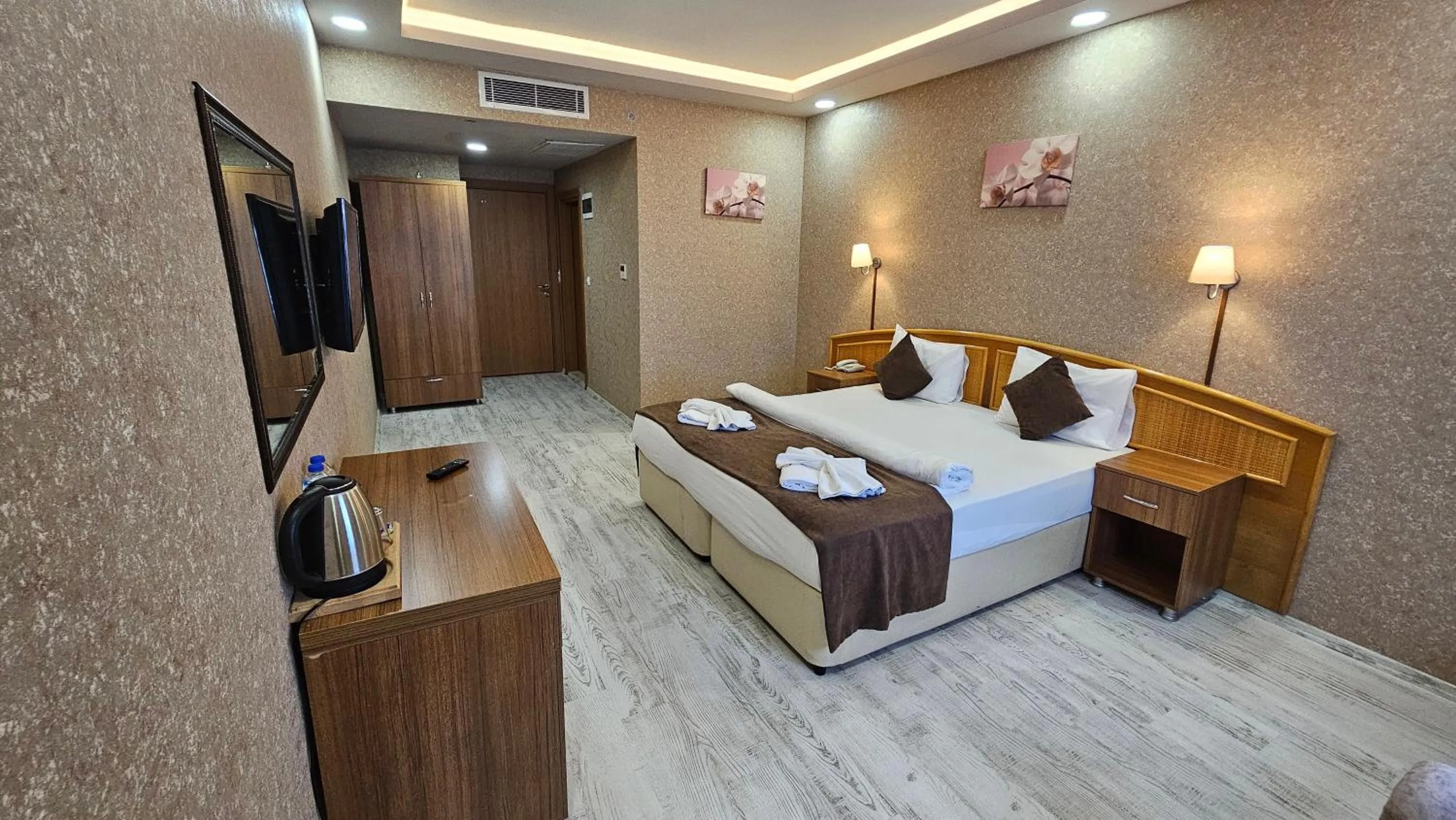 Bed in POINTBREAK OTEL