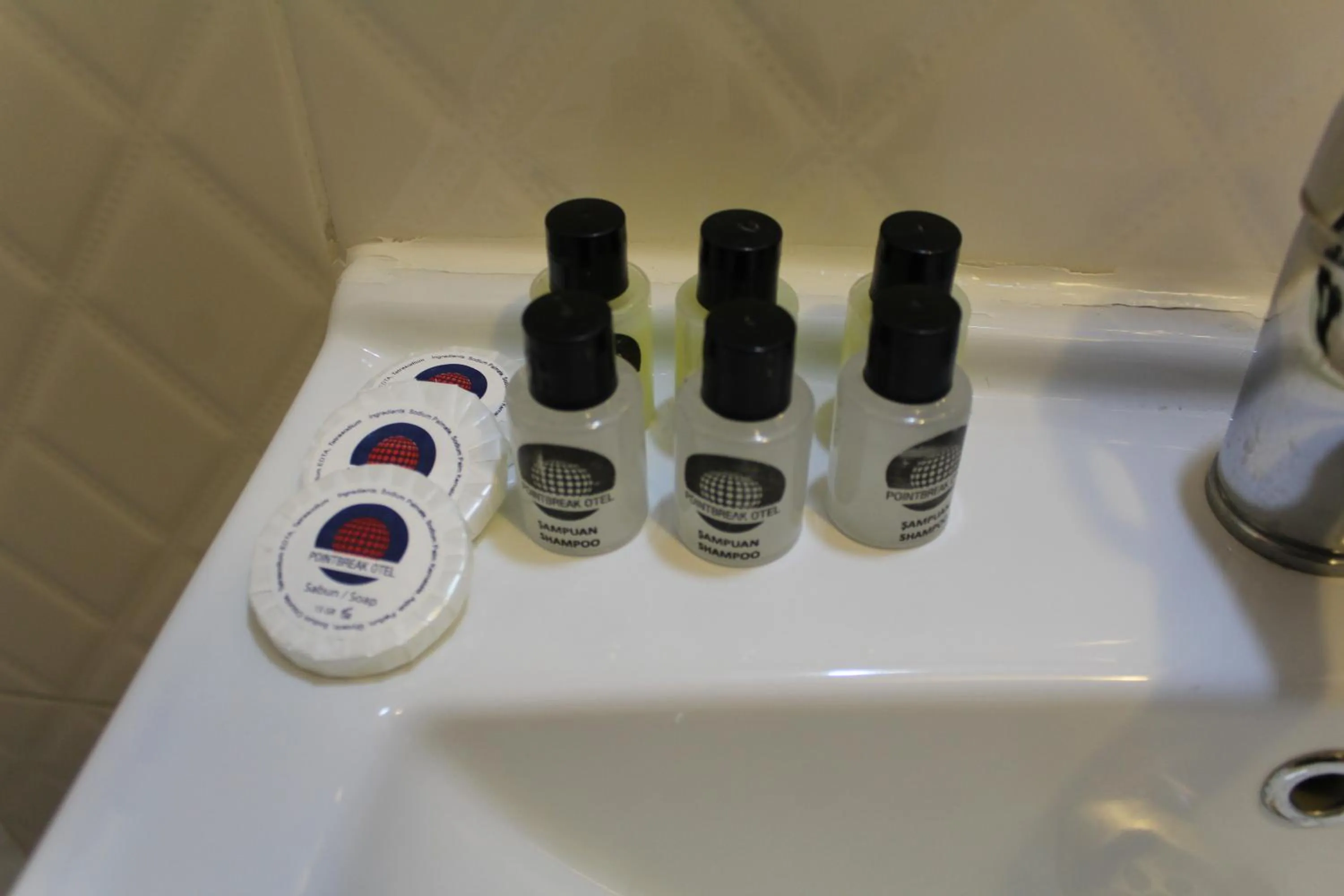 Shower in POINTBREAK OTEL