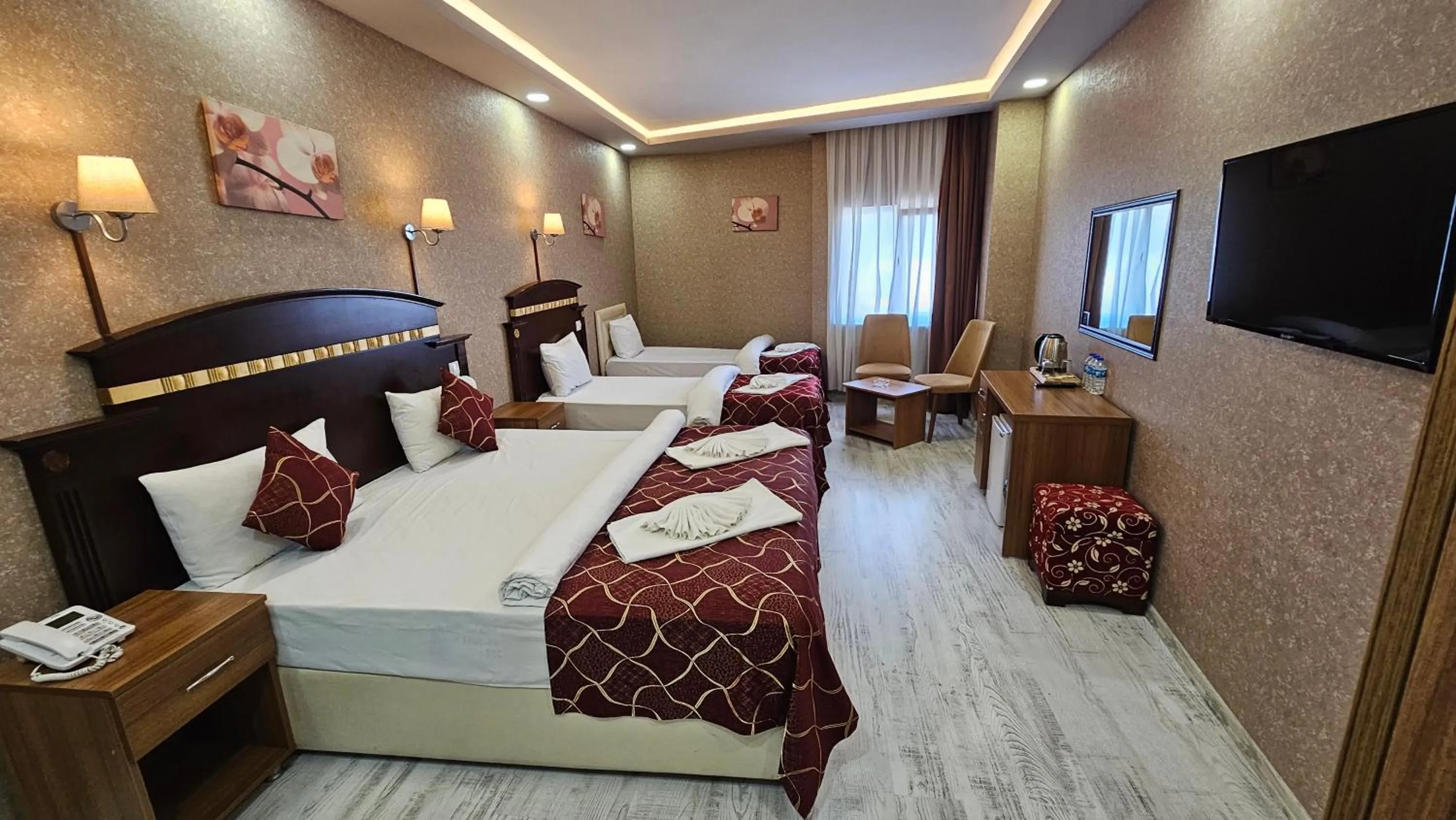 Photo of the whole room, Bed in POINTBREAK OTEL