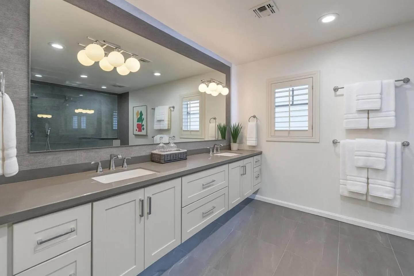 Sunset Swim, Luxury Vegas Villa with Pool, Hot Tub