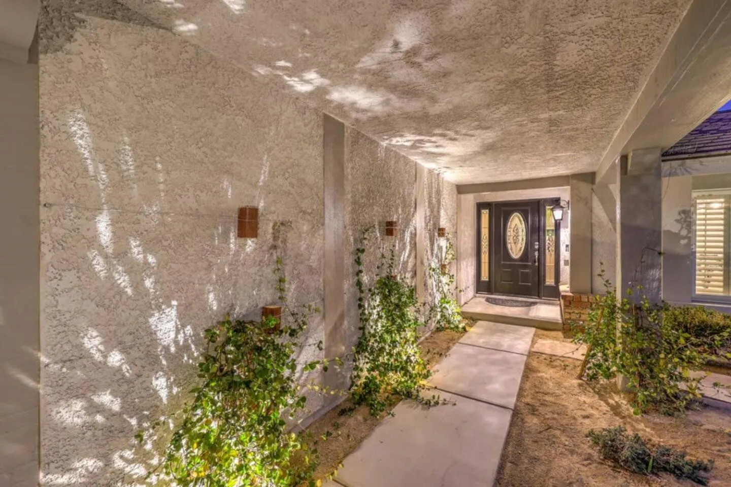 Sunset Swim, Luxury Vegas Villa with Pool, Hot Tub