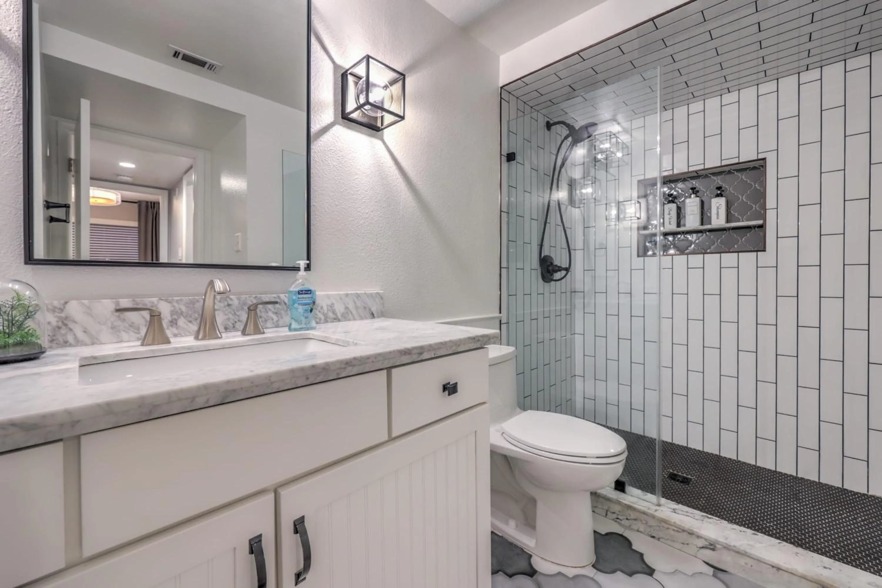 Sunset Swim, Luxury Vegas Villa with Pool, Hot Tub