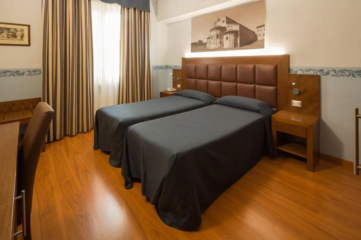 Photo of the whole room, Bed in Hotel Terminus & Plaza