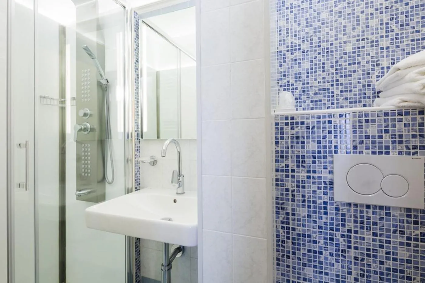 Shower in Hotel Terminus & Plaza