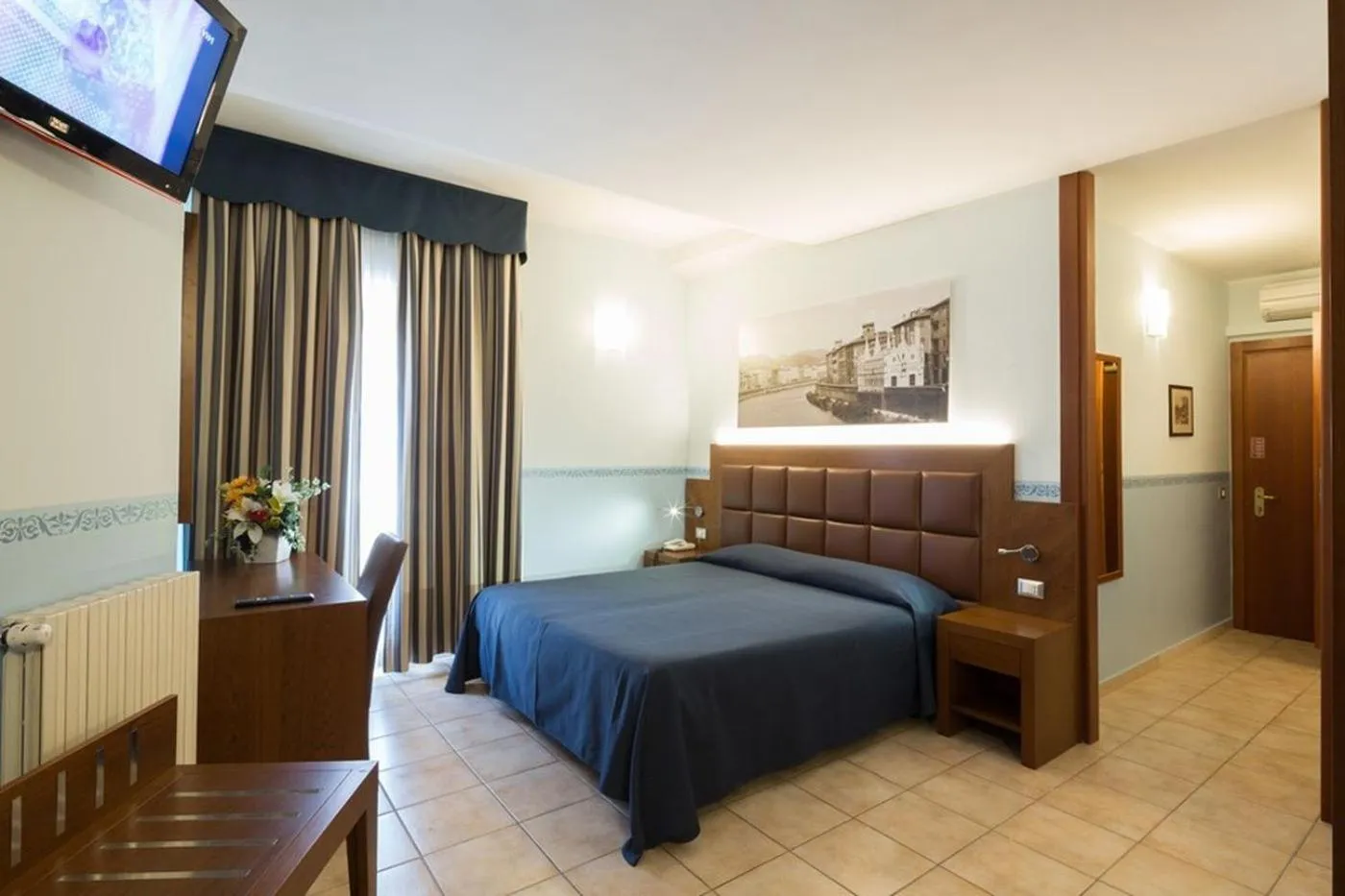 Photo of the whole room, Bed in Hotel Terminus & Plaza