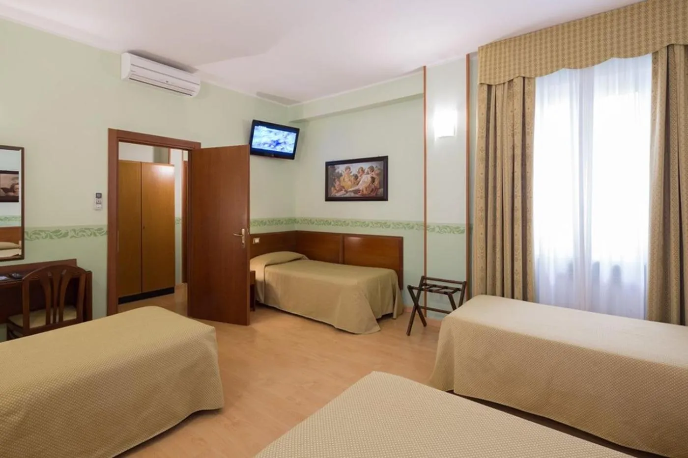 Bed in Hotel Terminus & Plaza