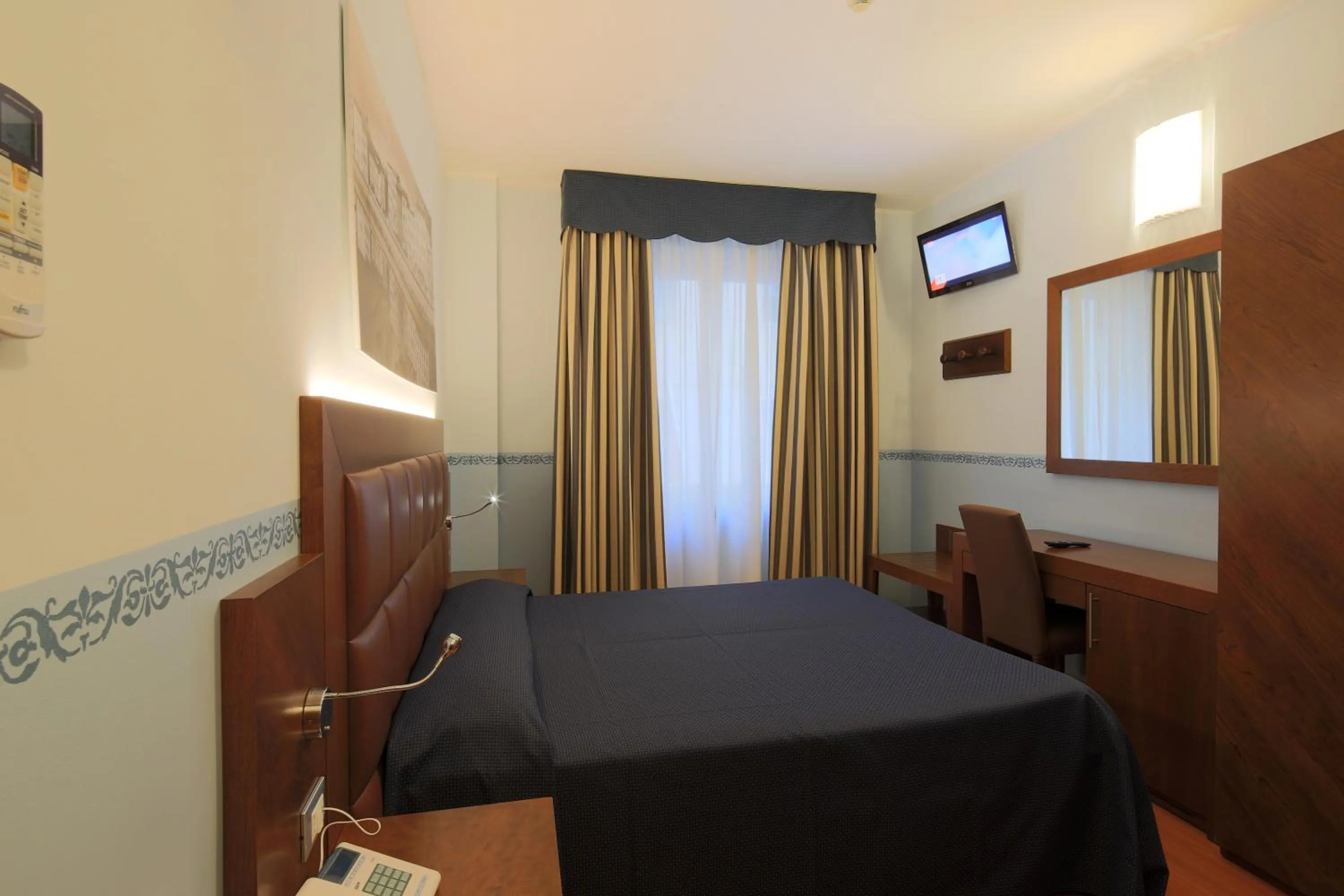 Bedroom in Hotel Terminus & Plaza