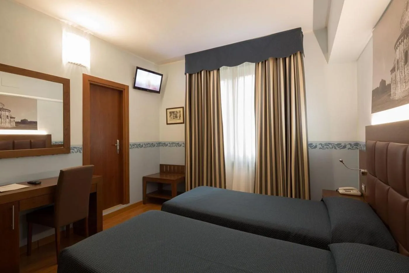 Photo of the whole room, Bed in Hotel Terminus & Plaza