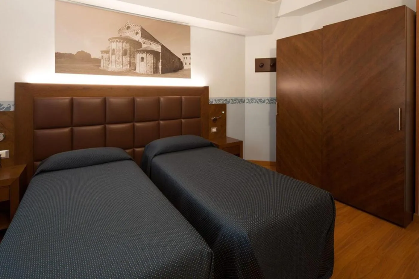 Photo of the whole room, Bed in Hotel Terminus & Plaza