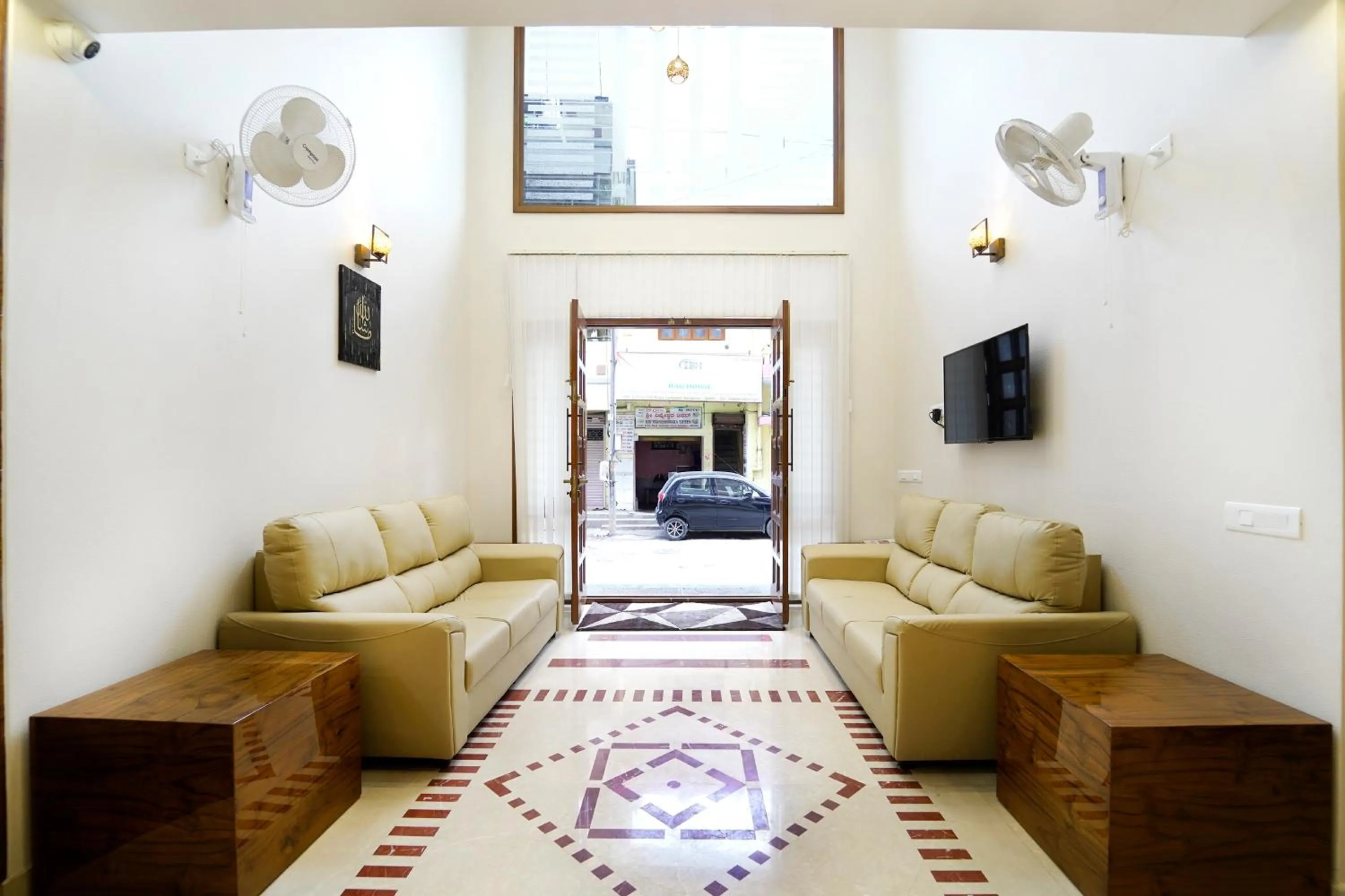 Lobby or reception in SS CROWN inn