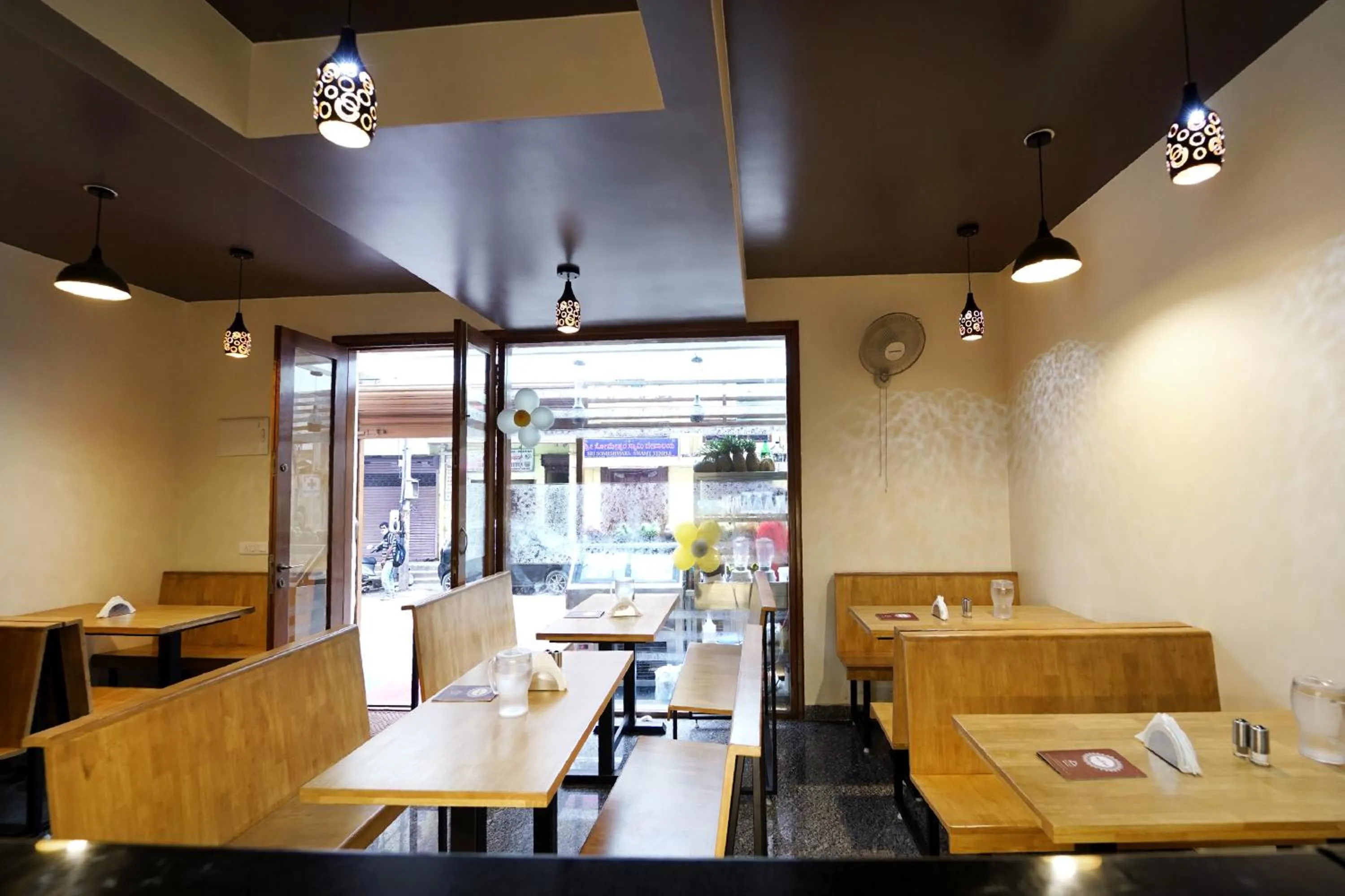 Restaurant/places to eat in SS CROWN inn