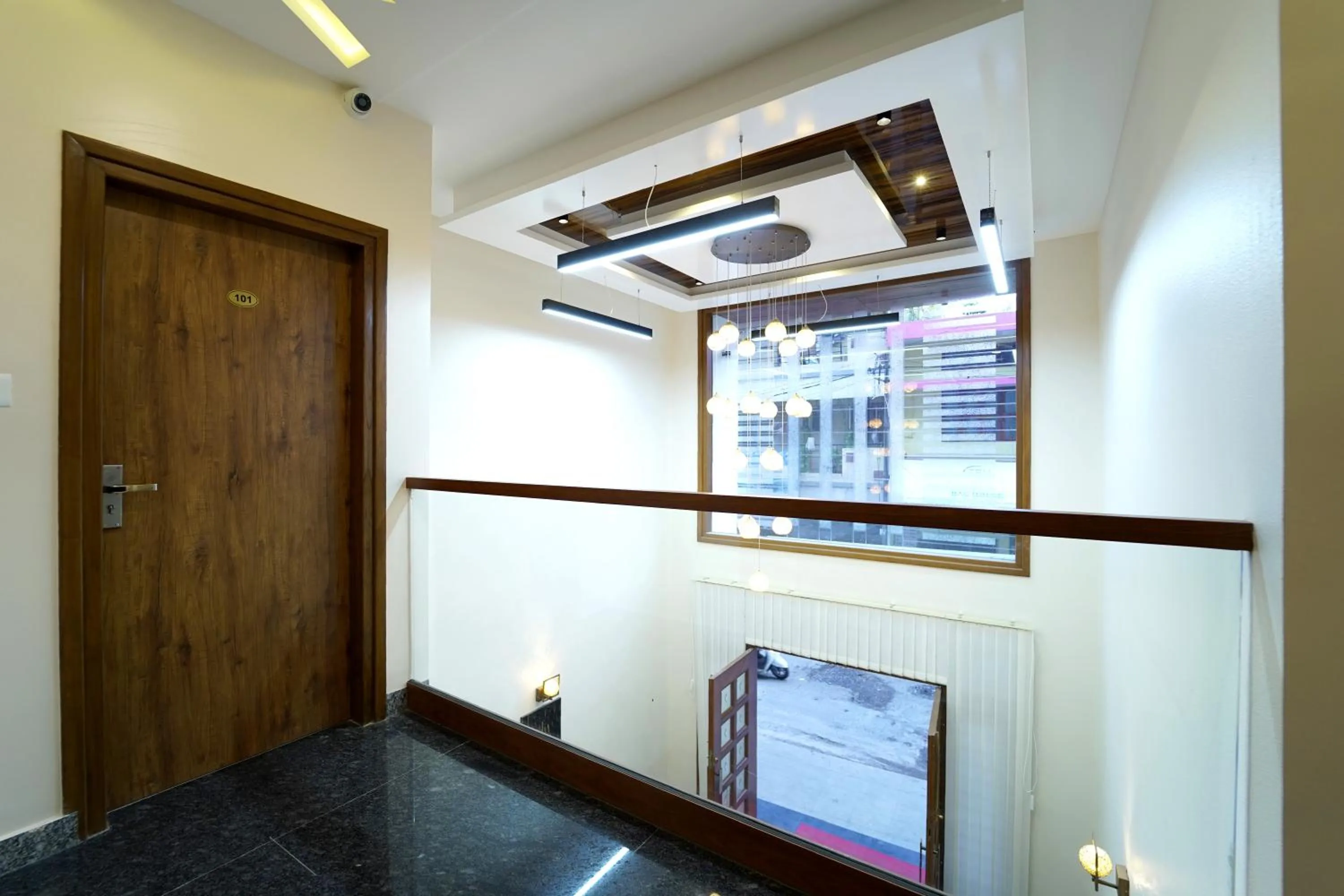 Property building in SS CROWN inn