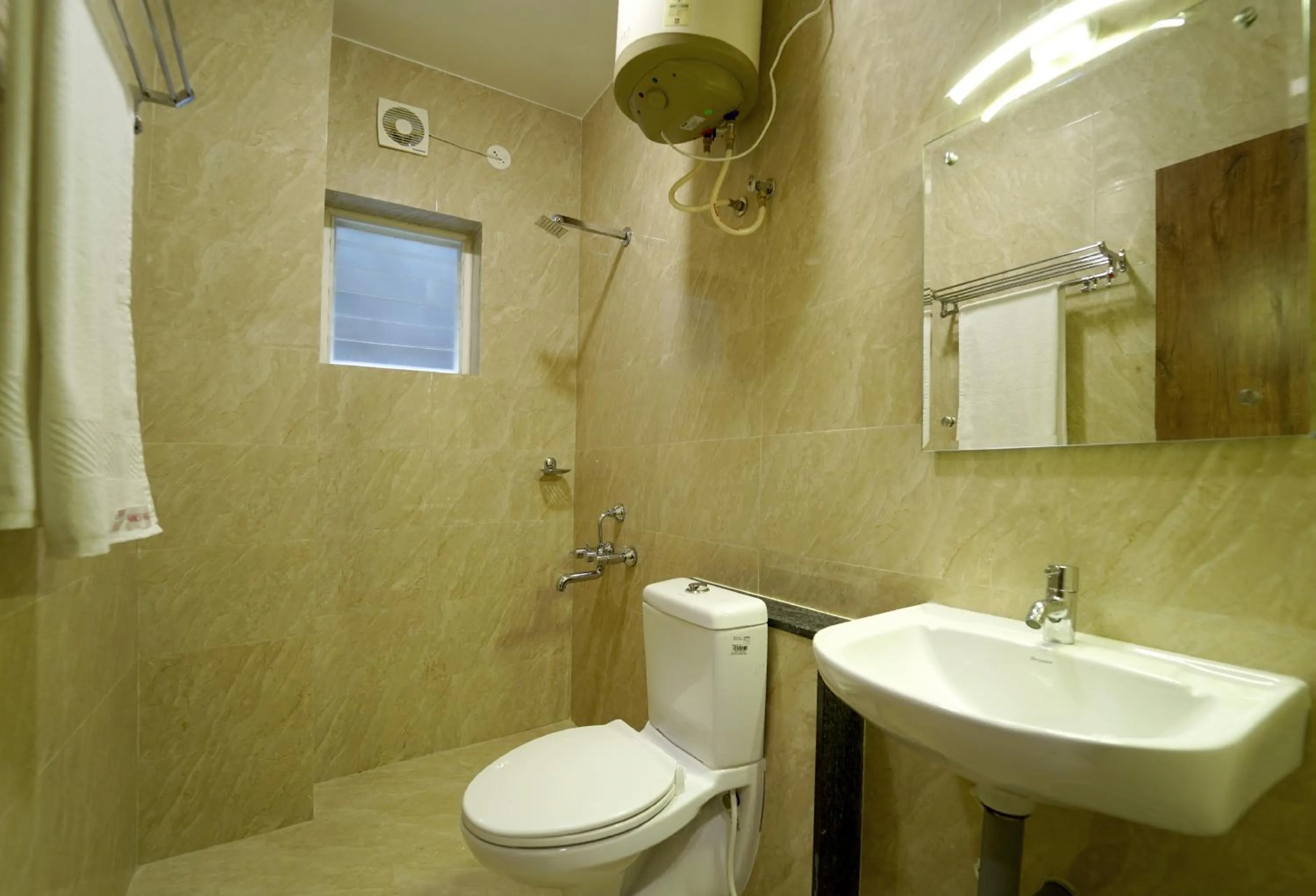 Bathroom in SS CROWN inn