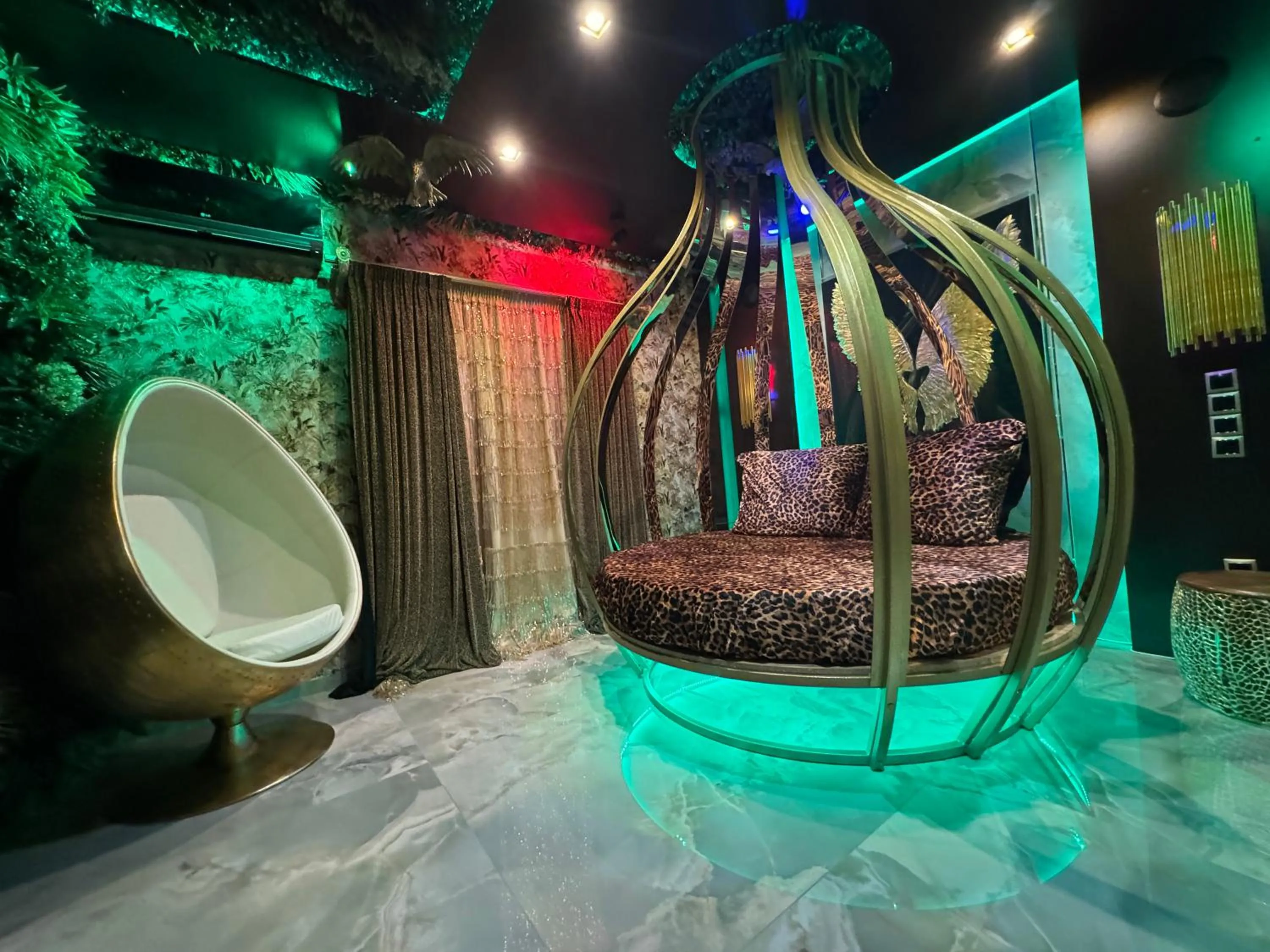 Photo of the whole room in Xcite Hotel Salem