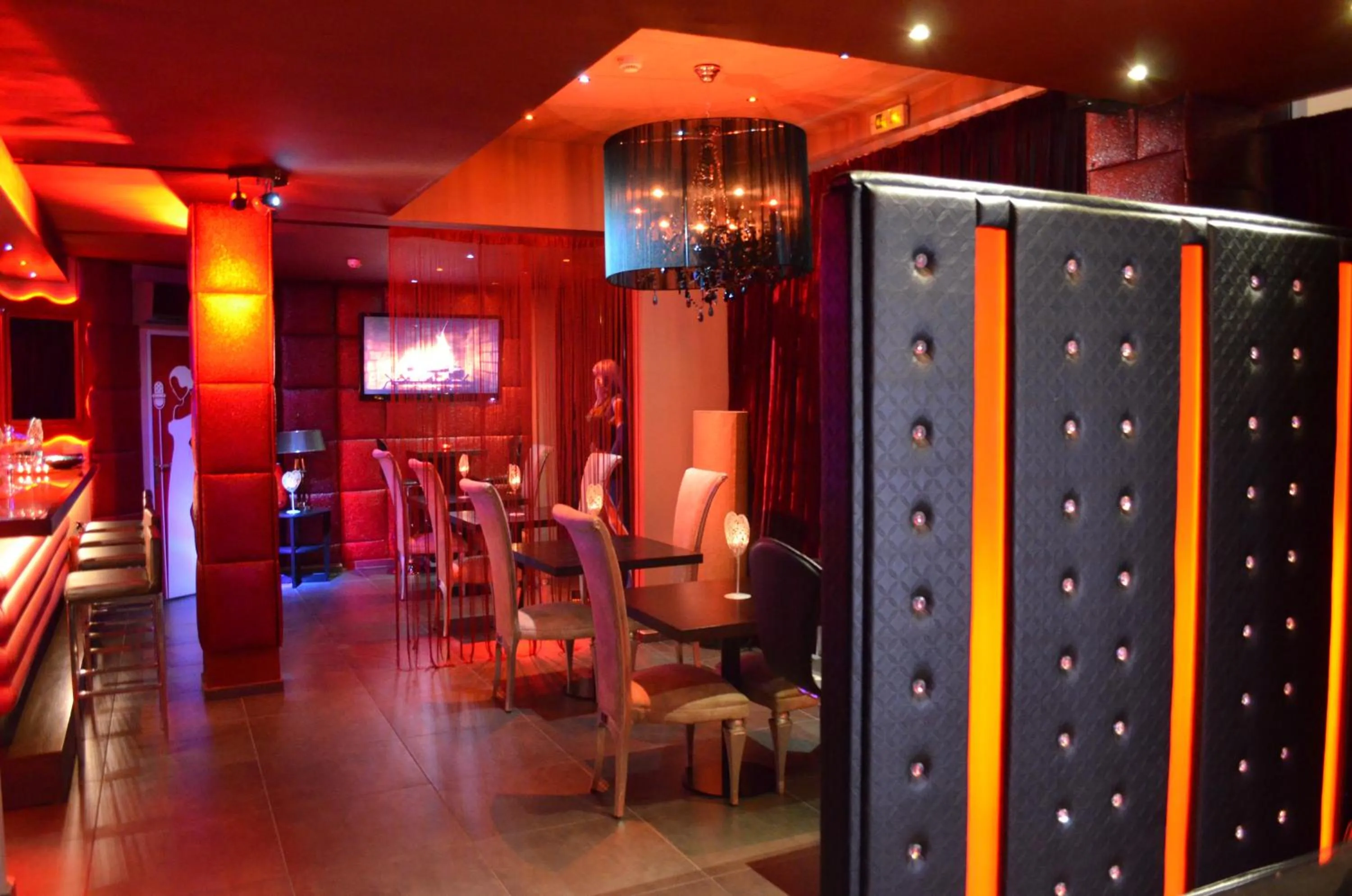 Restaurant/places to eat in Xcite Hotel Salem