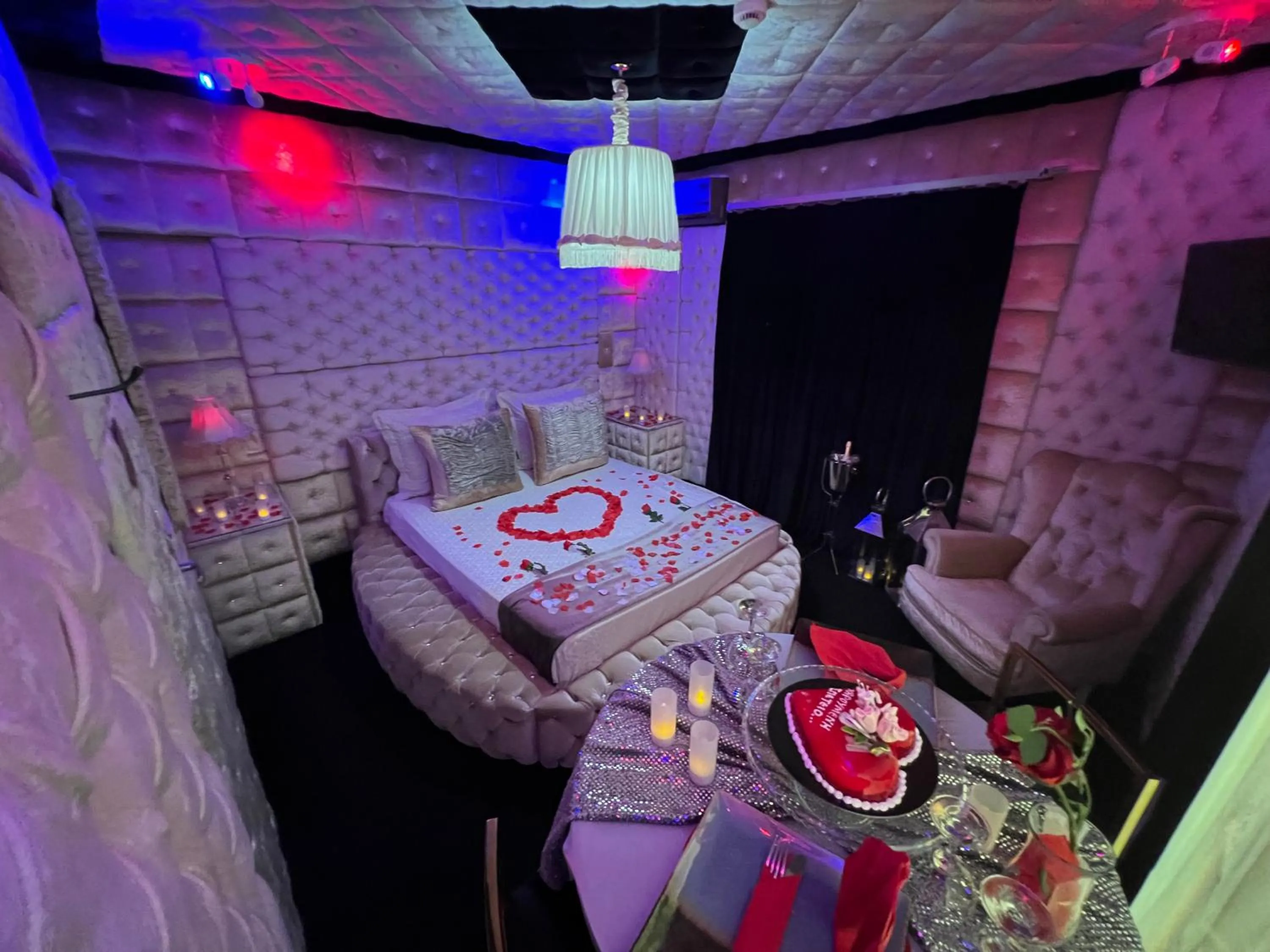 Food and drinks, Bed in Xcite Hotel Salem