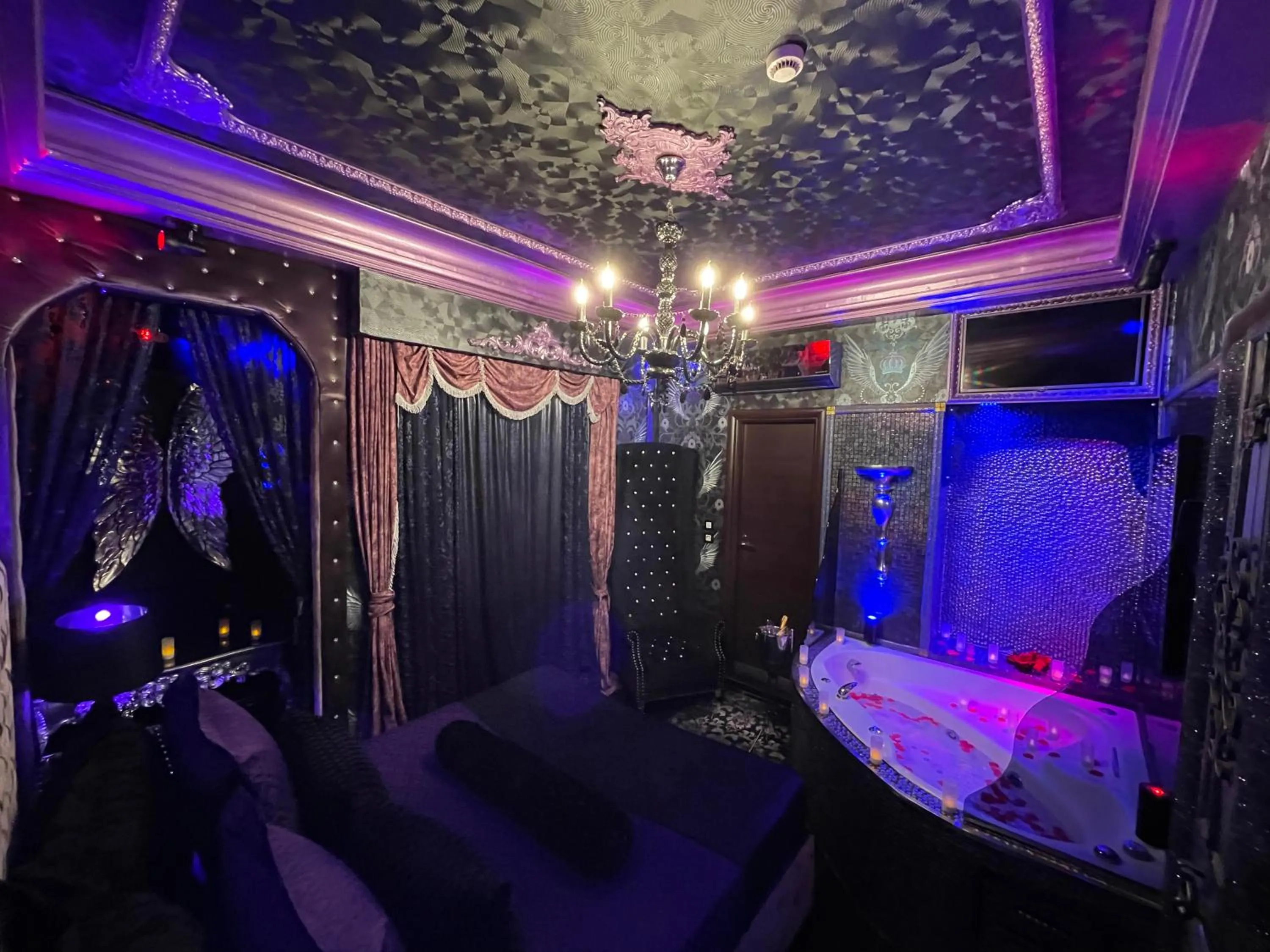 Photo of the whole room in Xcite Hotel Salem