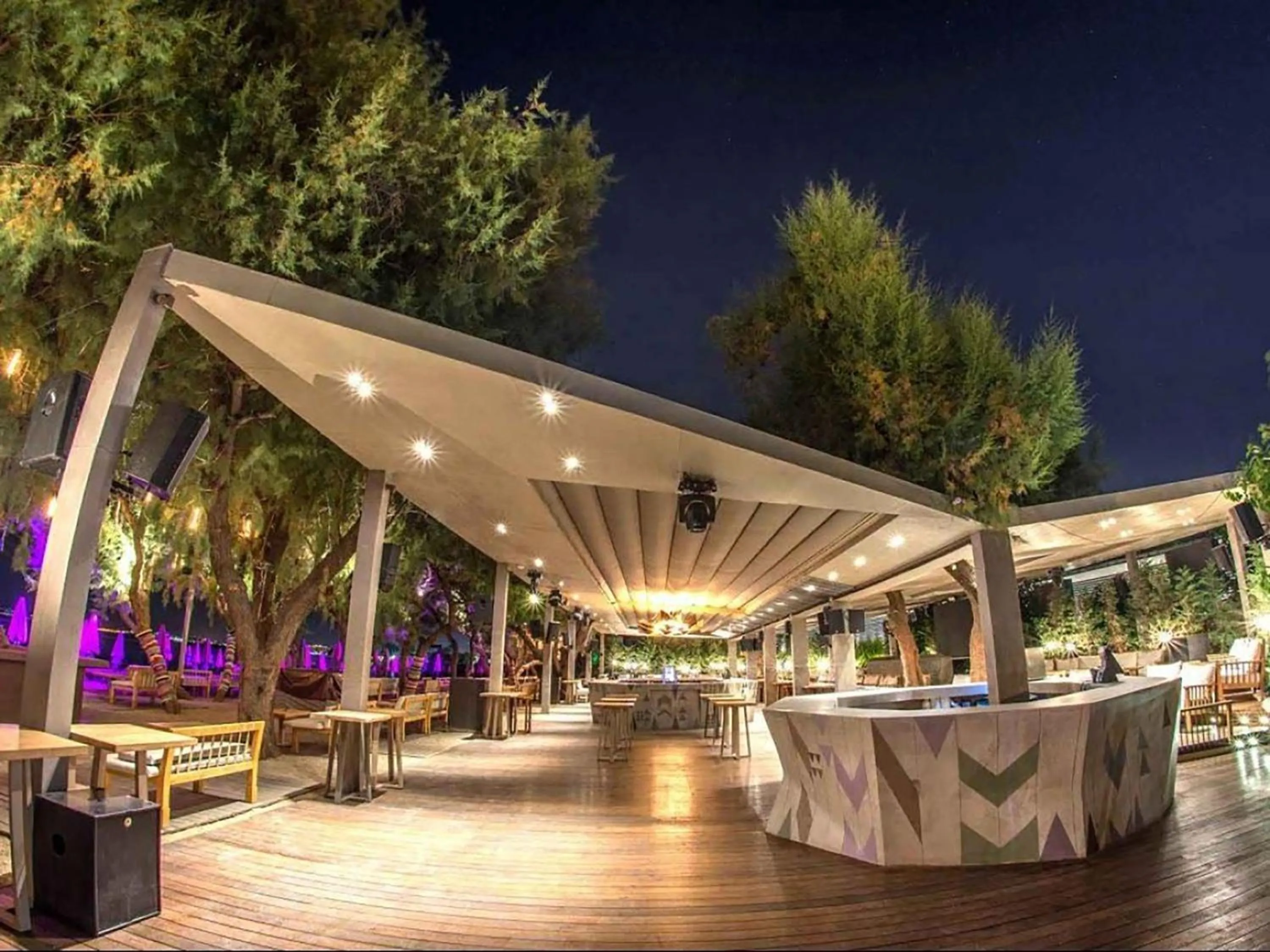 Evening entertainment in Xcite Hotel Salem