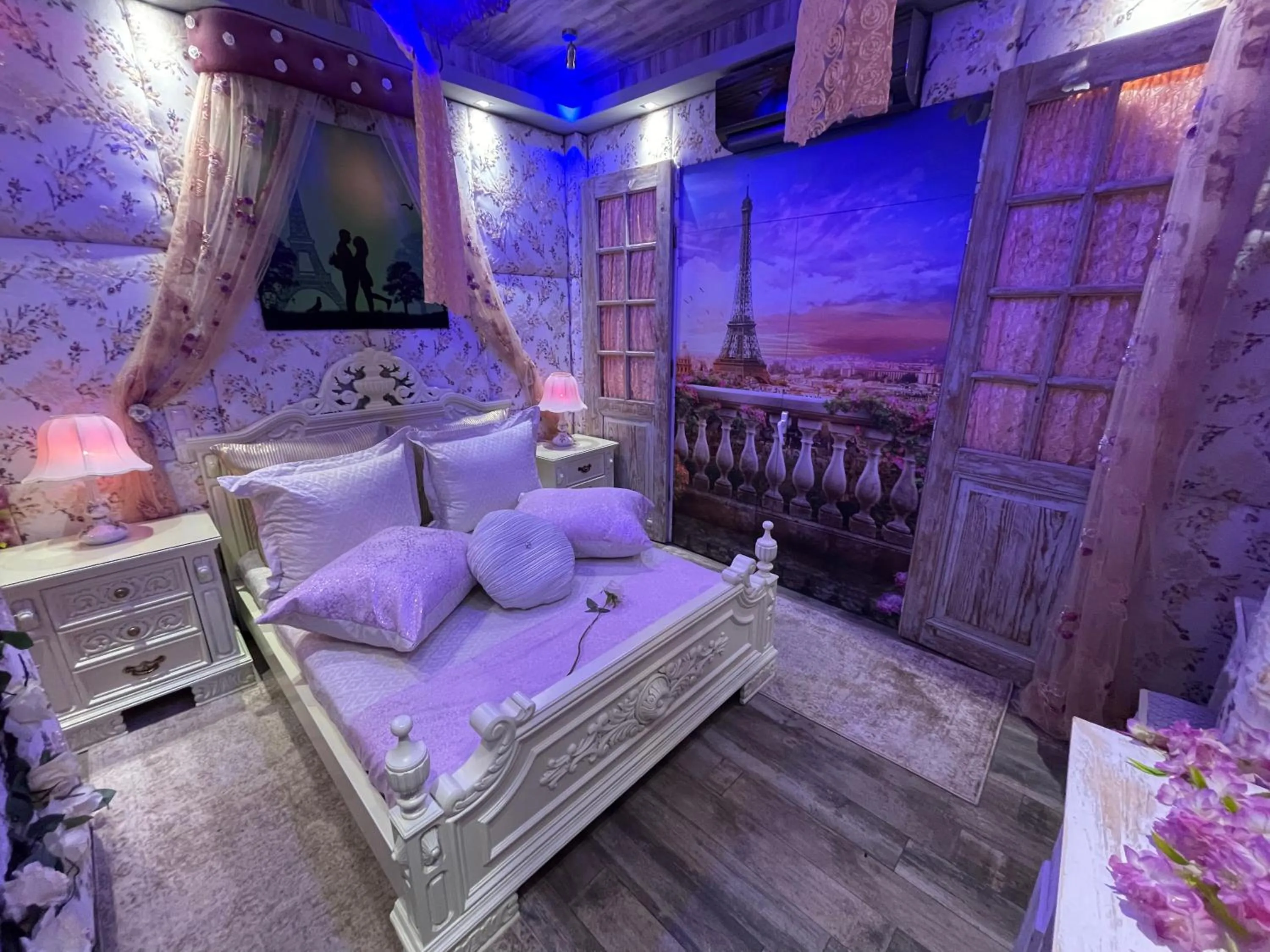 Photo of the whole room, Bed in Xcite Hotel Salem