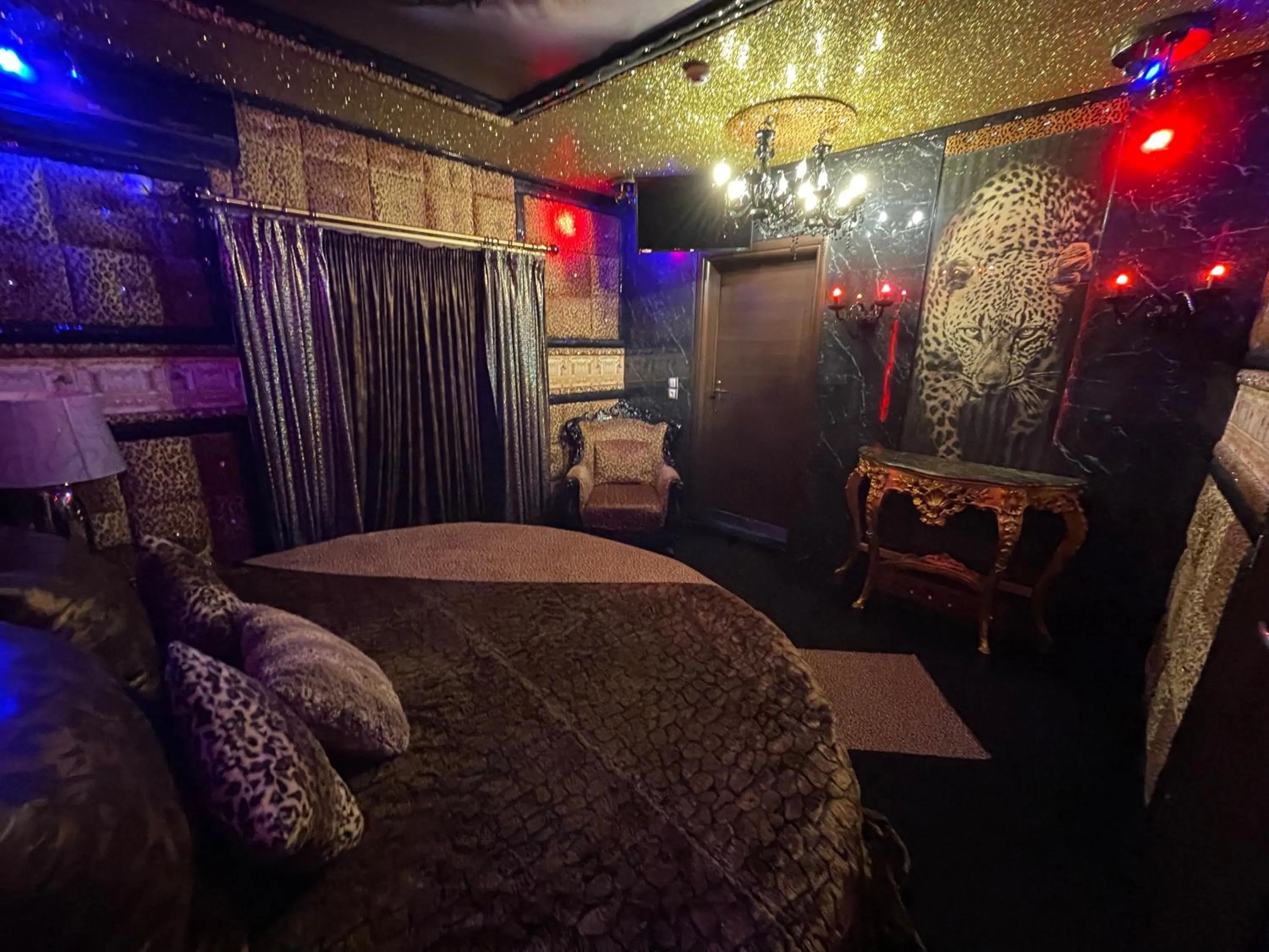 Bed in Xcite Hotel Salem