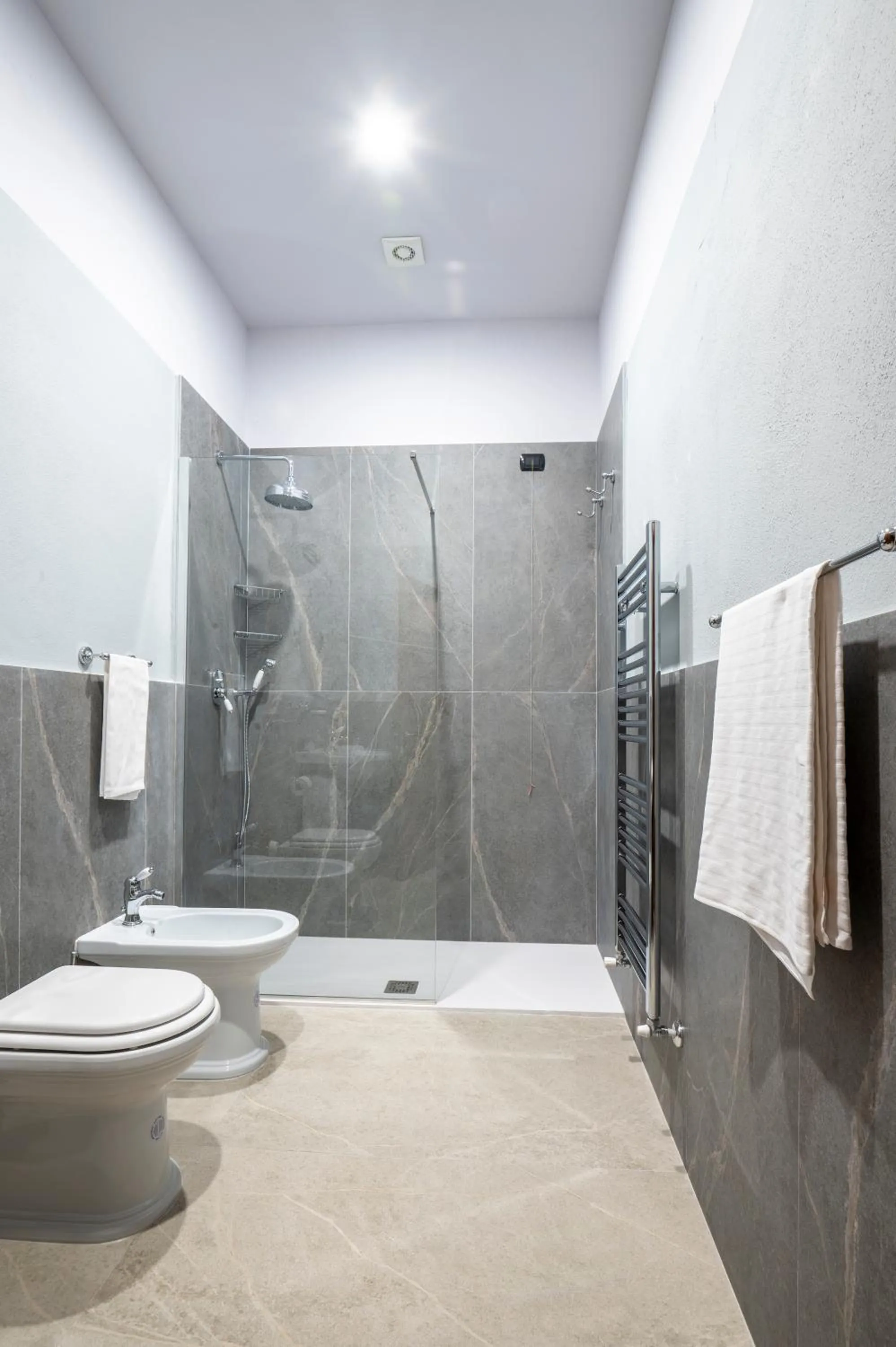 Shower in Hotel Villa Maya