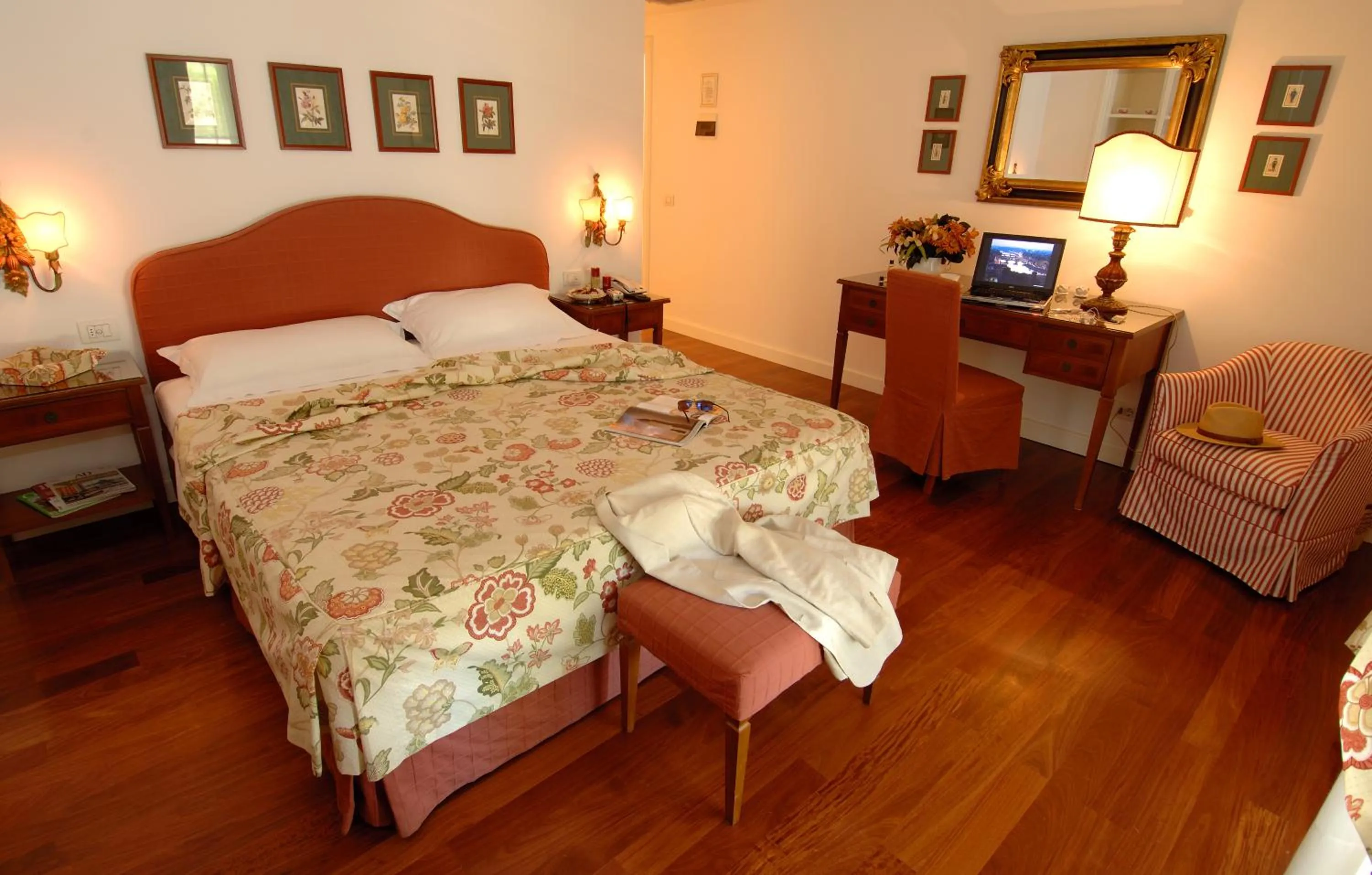 Photo of the whole room, Bed in Marignolle Relais & Charme - Residenza d'Epoca