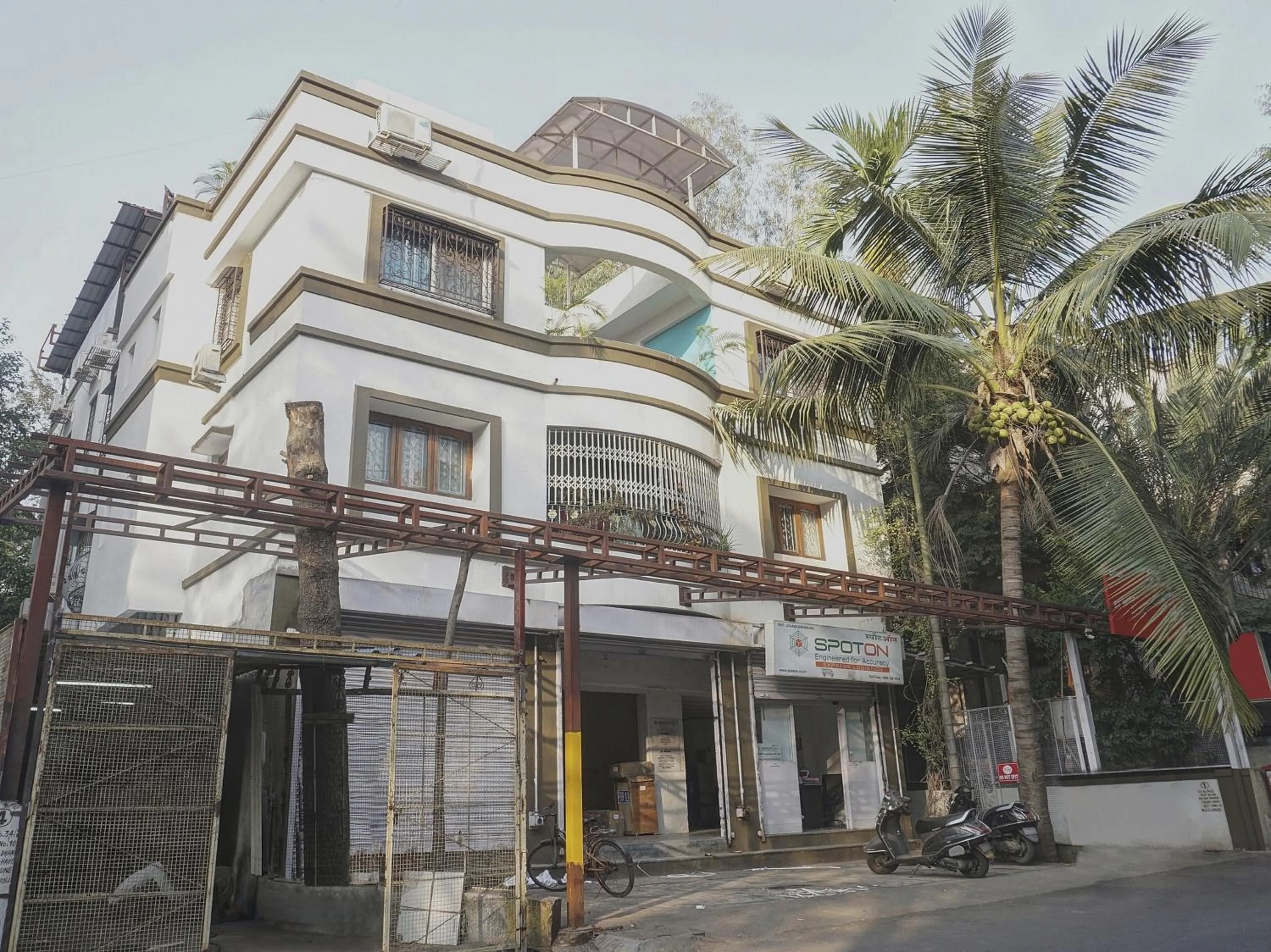 Facade/entrance in Super Townhouse The Upper Room Near Pune Airport