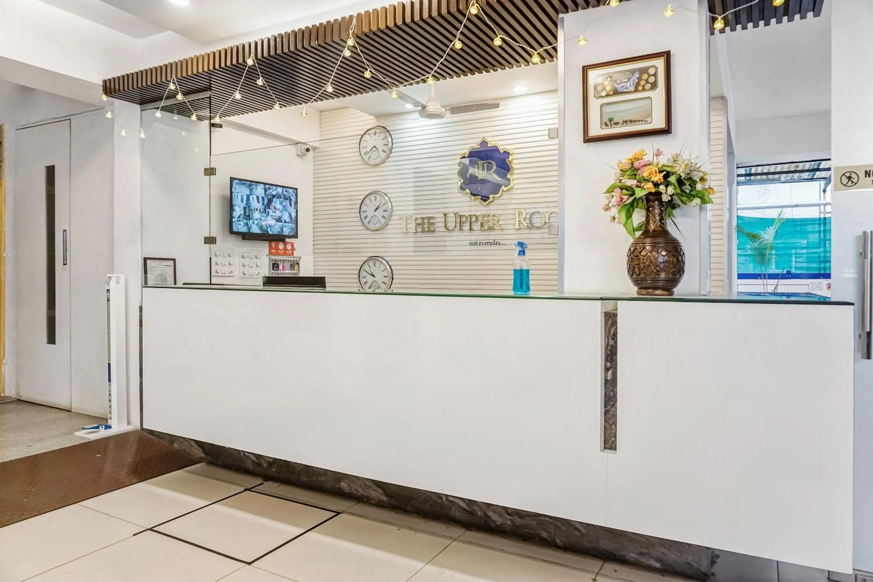 Lobby or reception in Super Townhouse The Upper Room Near Pune Airport