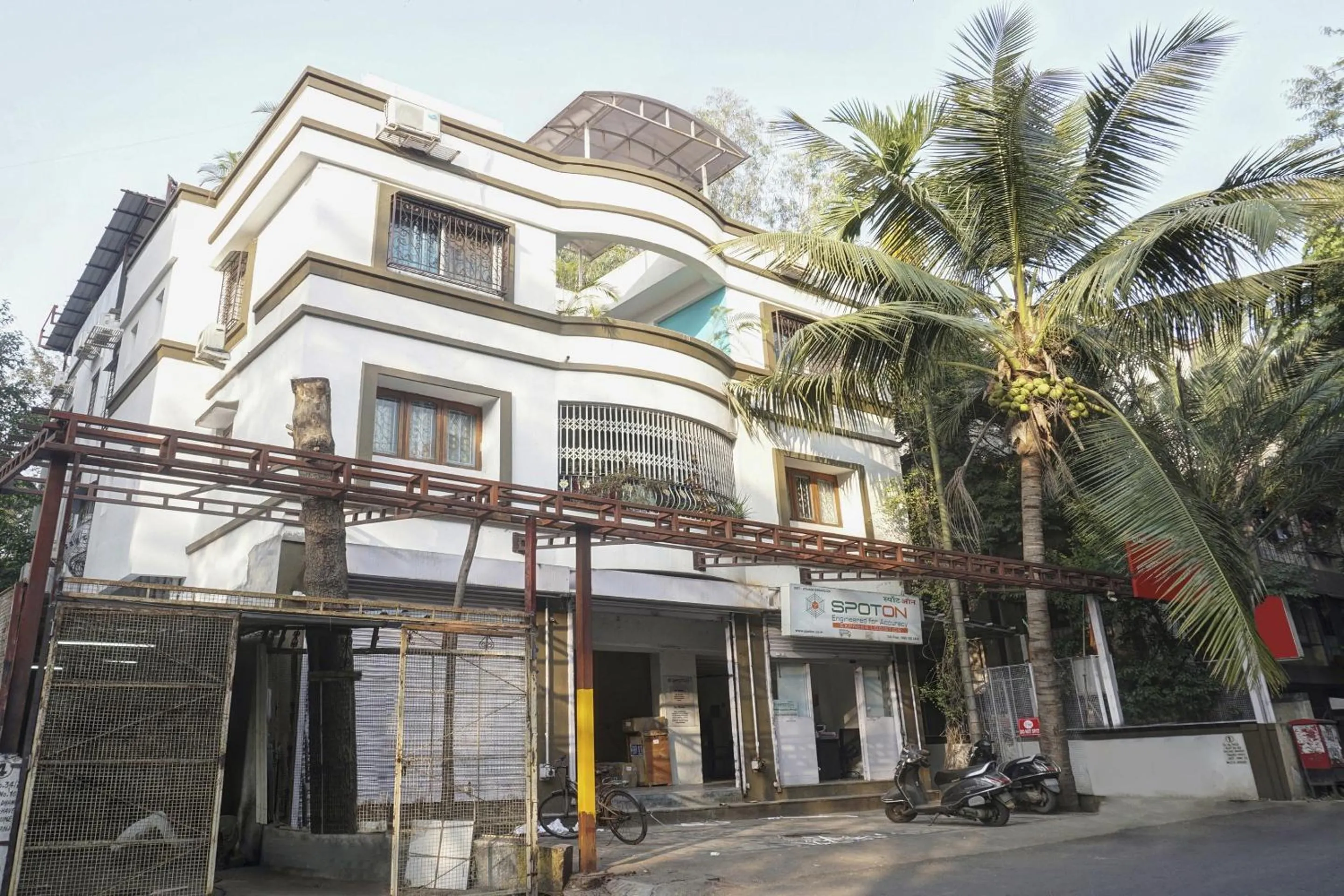 Super Townhouse The Upper Room Near Pune Airport