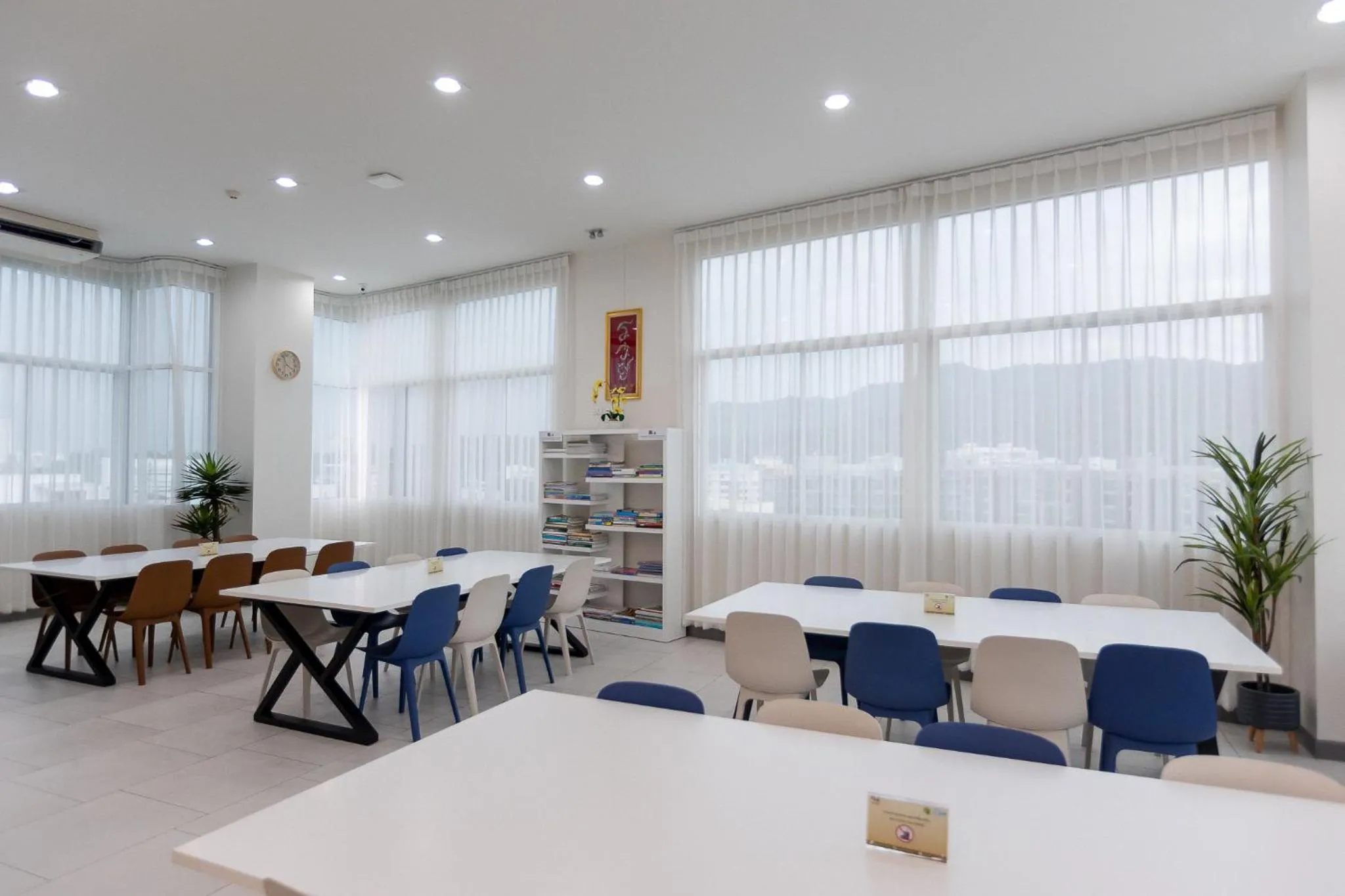 Restaurant/places to eat in SUBANAN Residence - SHA Extra Plus Certified