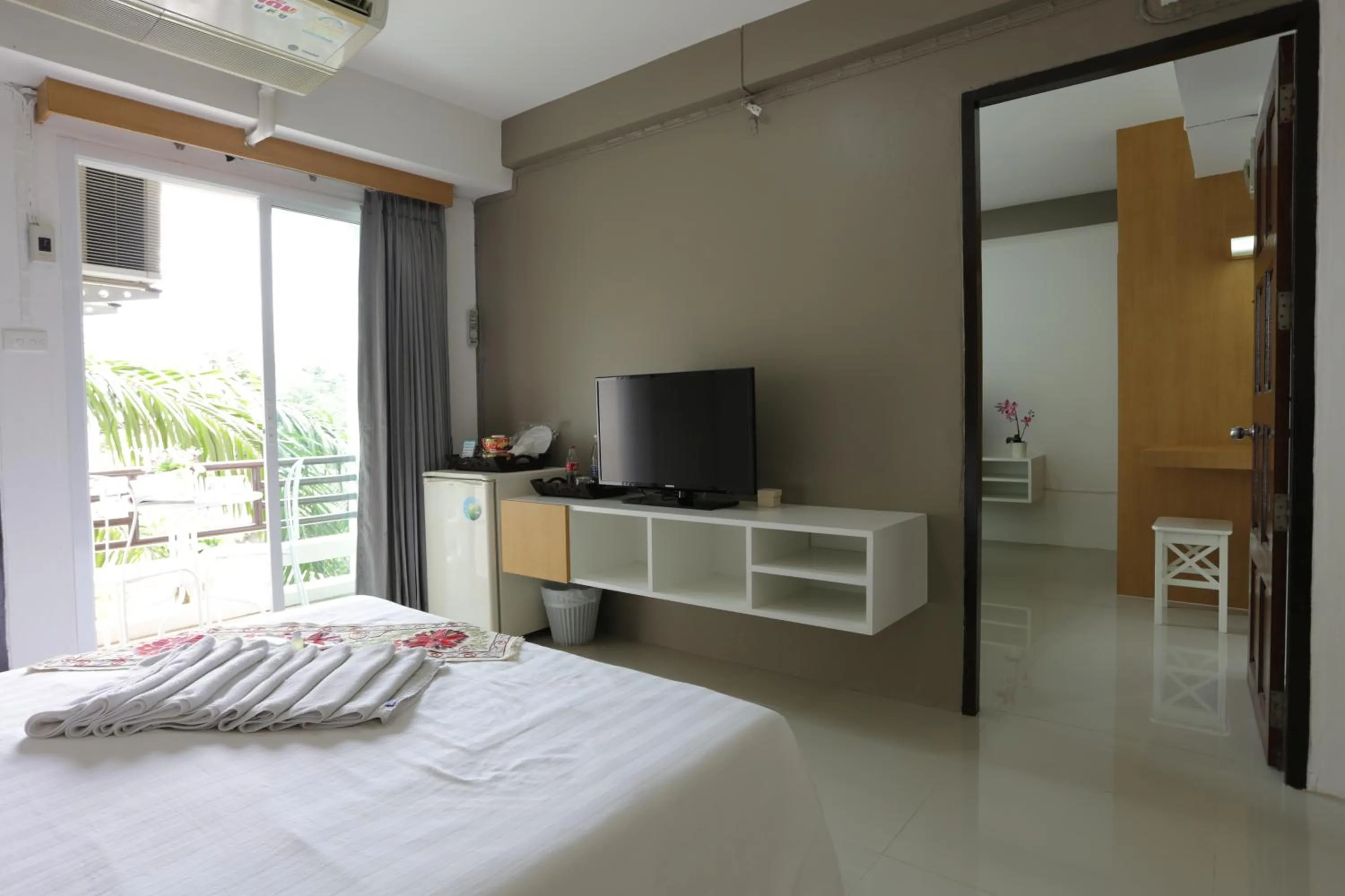 TV and multimedia, Bed in Beerapan Hotel