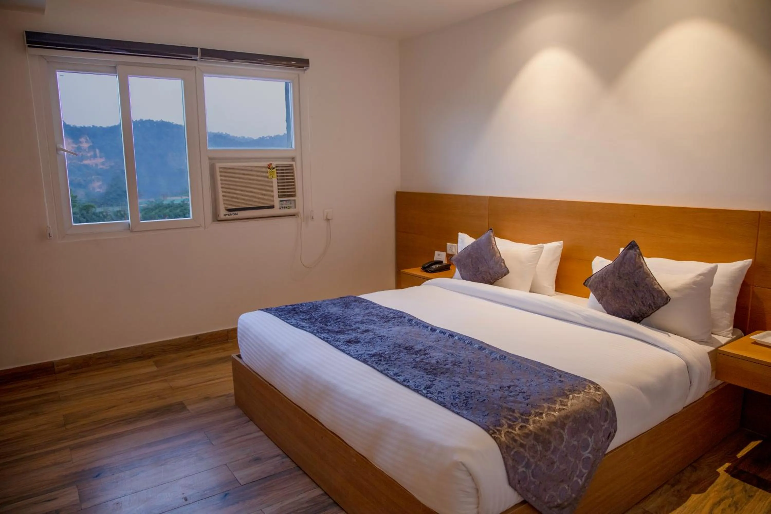 Bed in Iris Lite Corbett