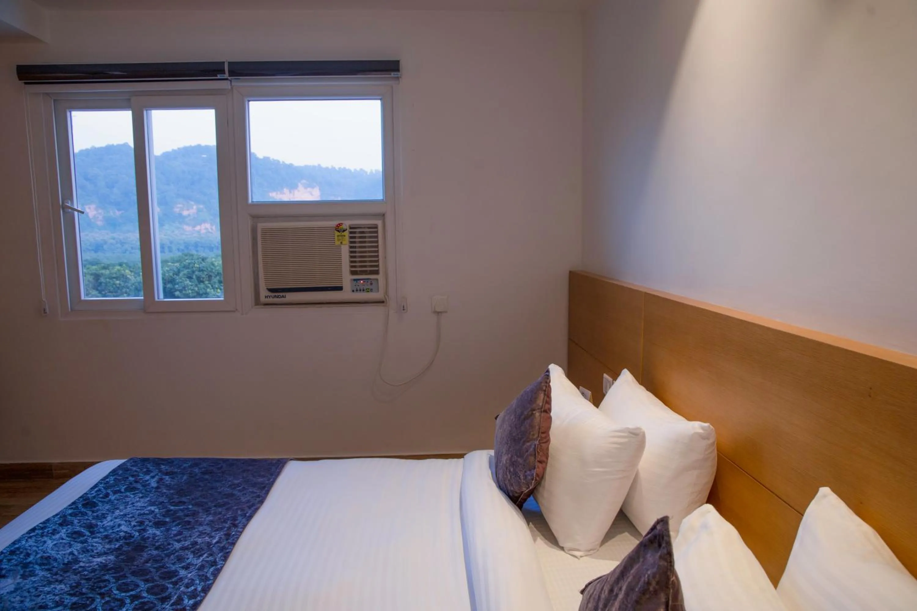 Bed in Iris Lite Corbett