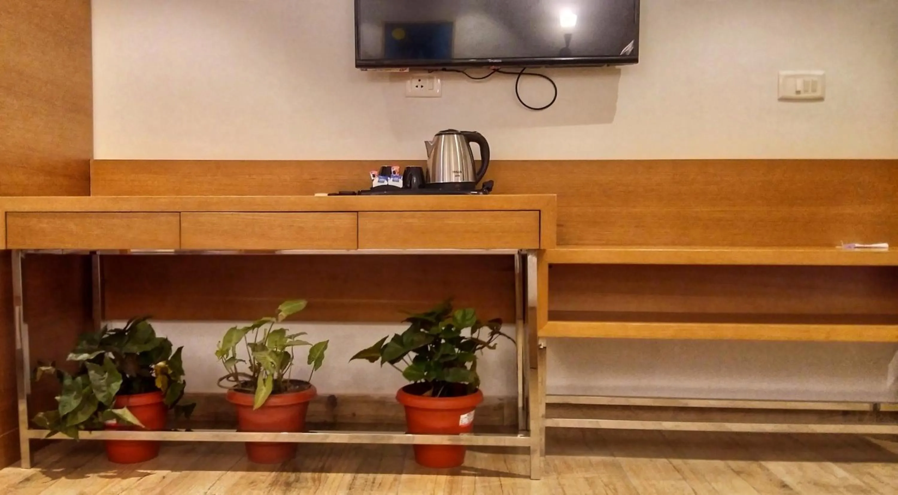 Coffee/tea facilities in Iris Lite Corbett
