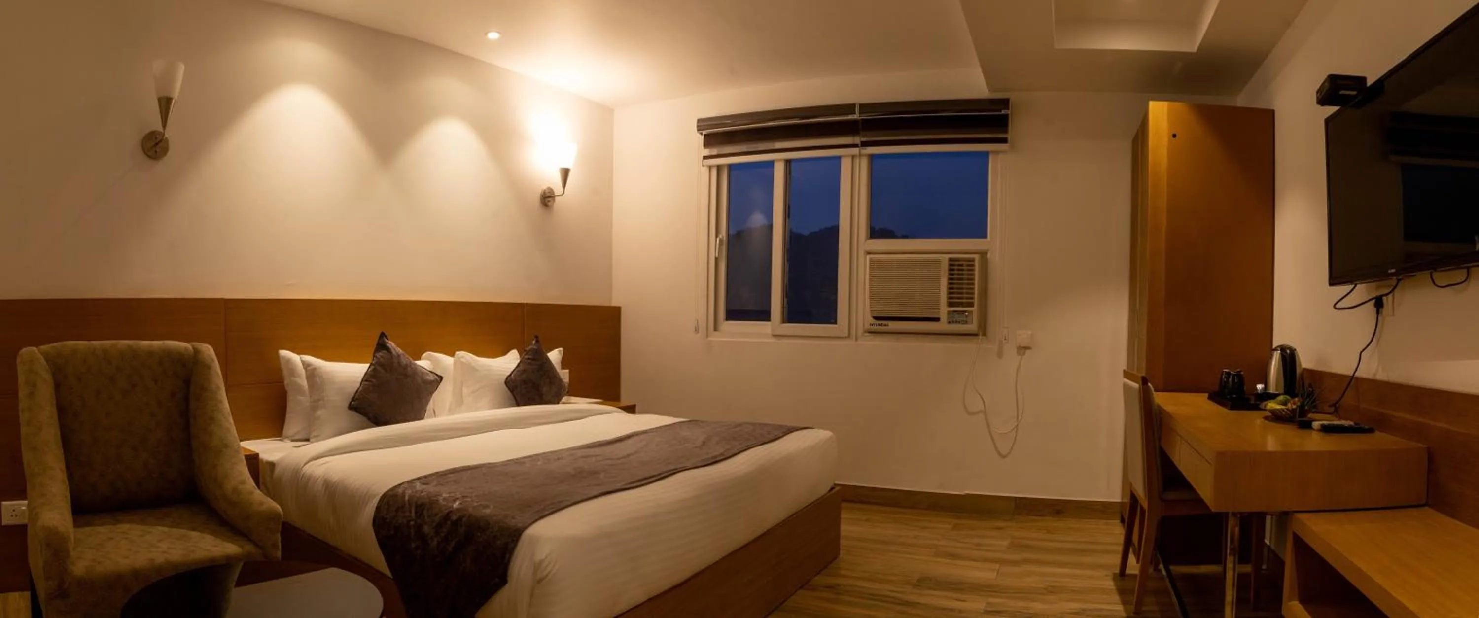 Bed in Iris Lite Corbett