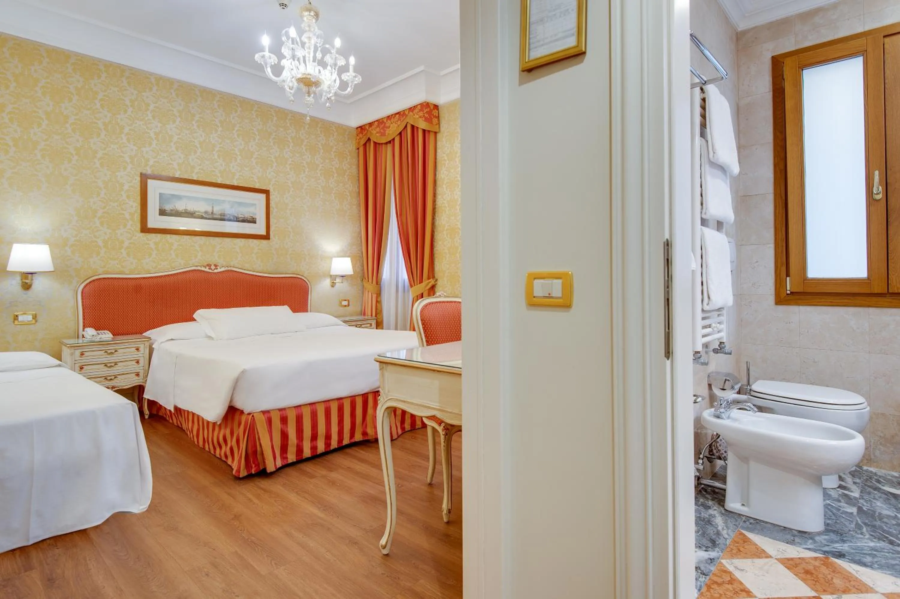 Toilet, Bed in Hotel Antiche Figure