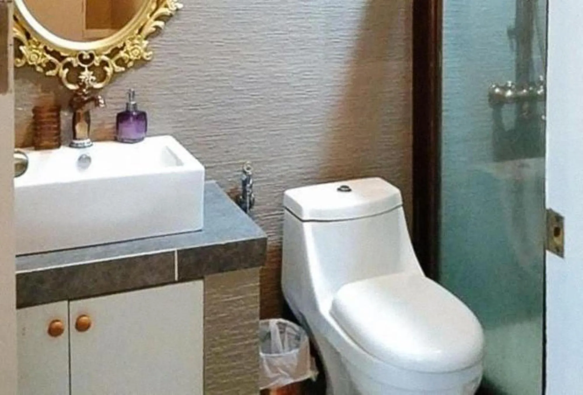 Shower in RedDoorz @ Vine Molave