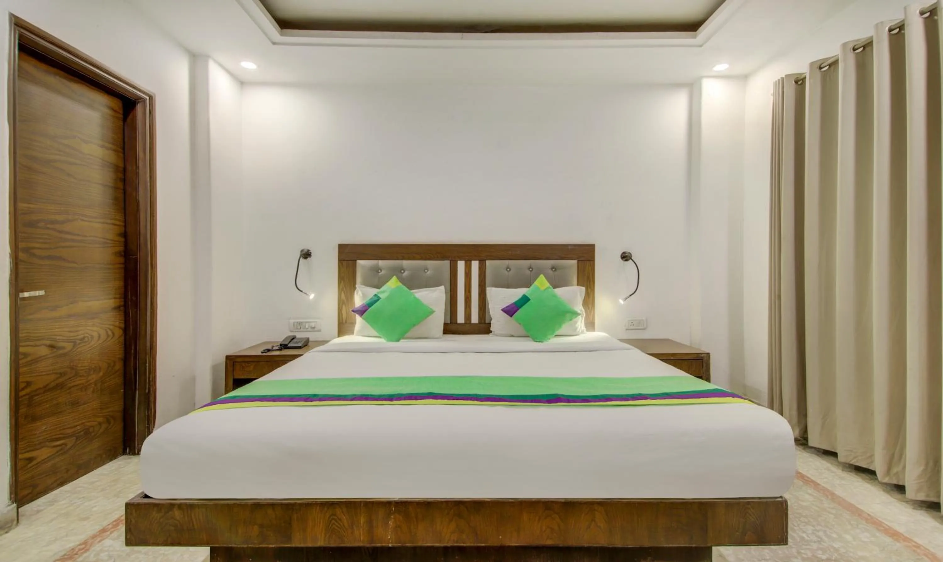 Bedroom, Bed in Treebo The Kings Plaza