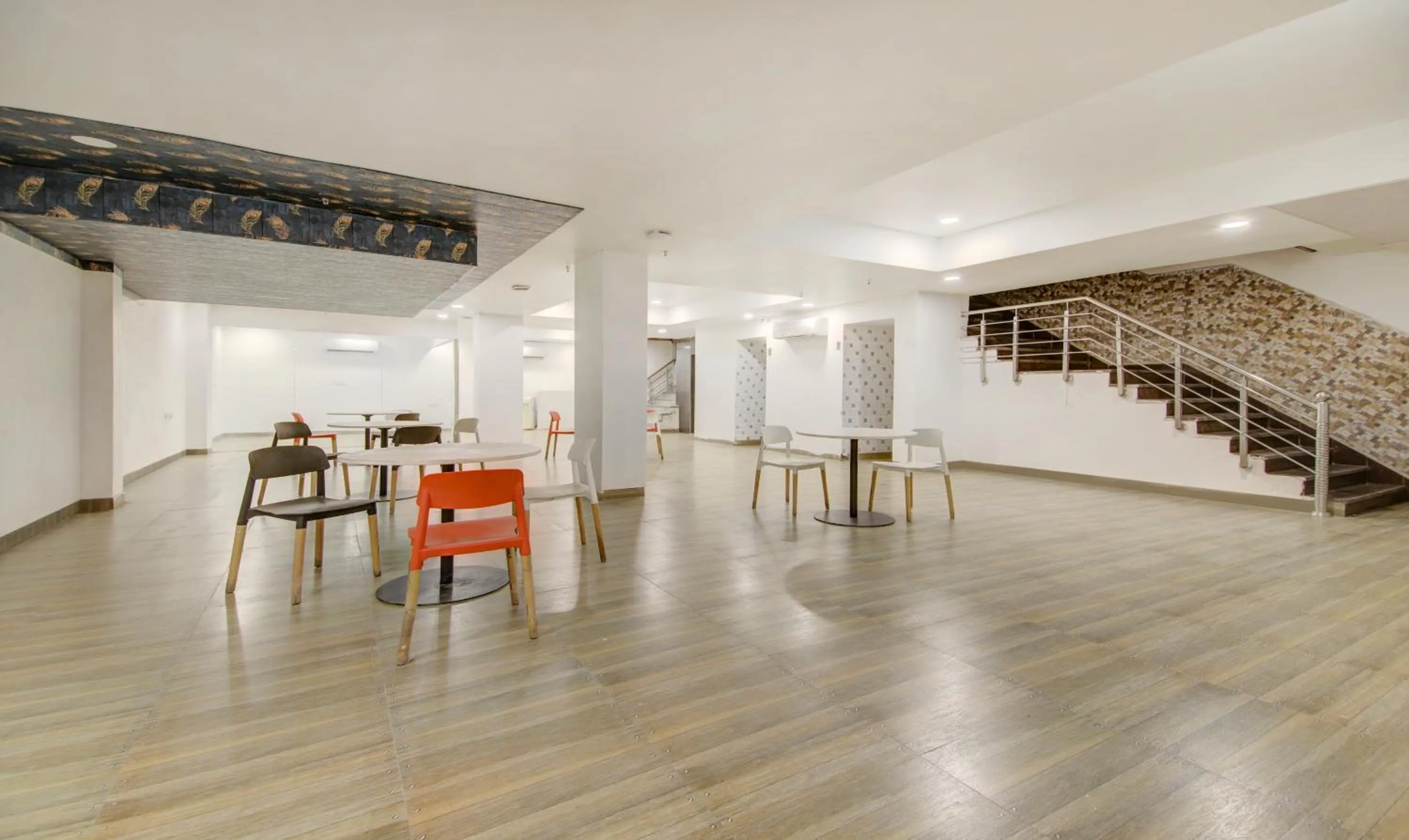 Dining area in Treebo The Kings Plaza