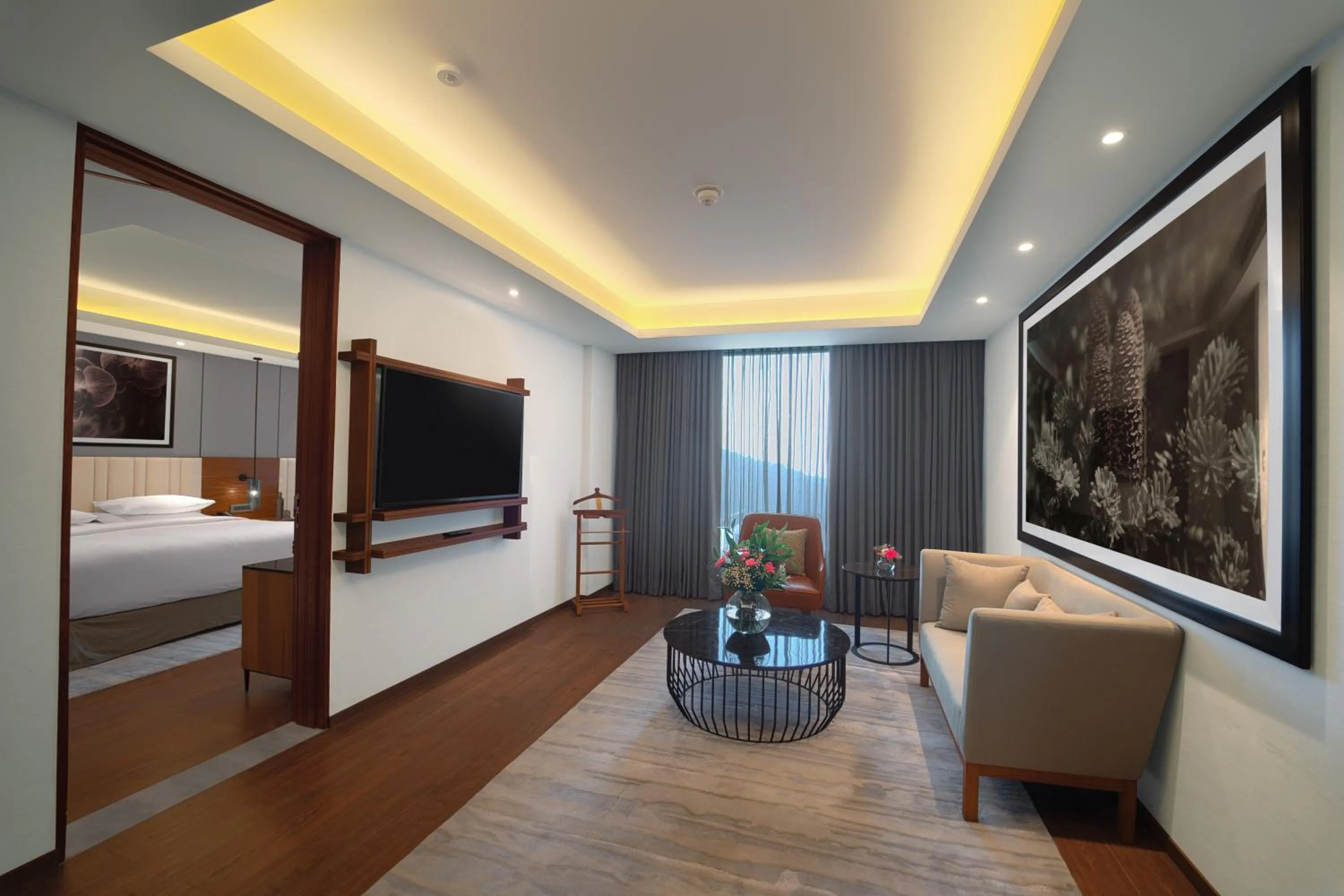 Living room, Bed in Hyatt Regency Dehradun Resort and Spa