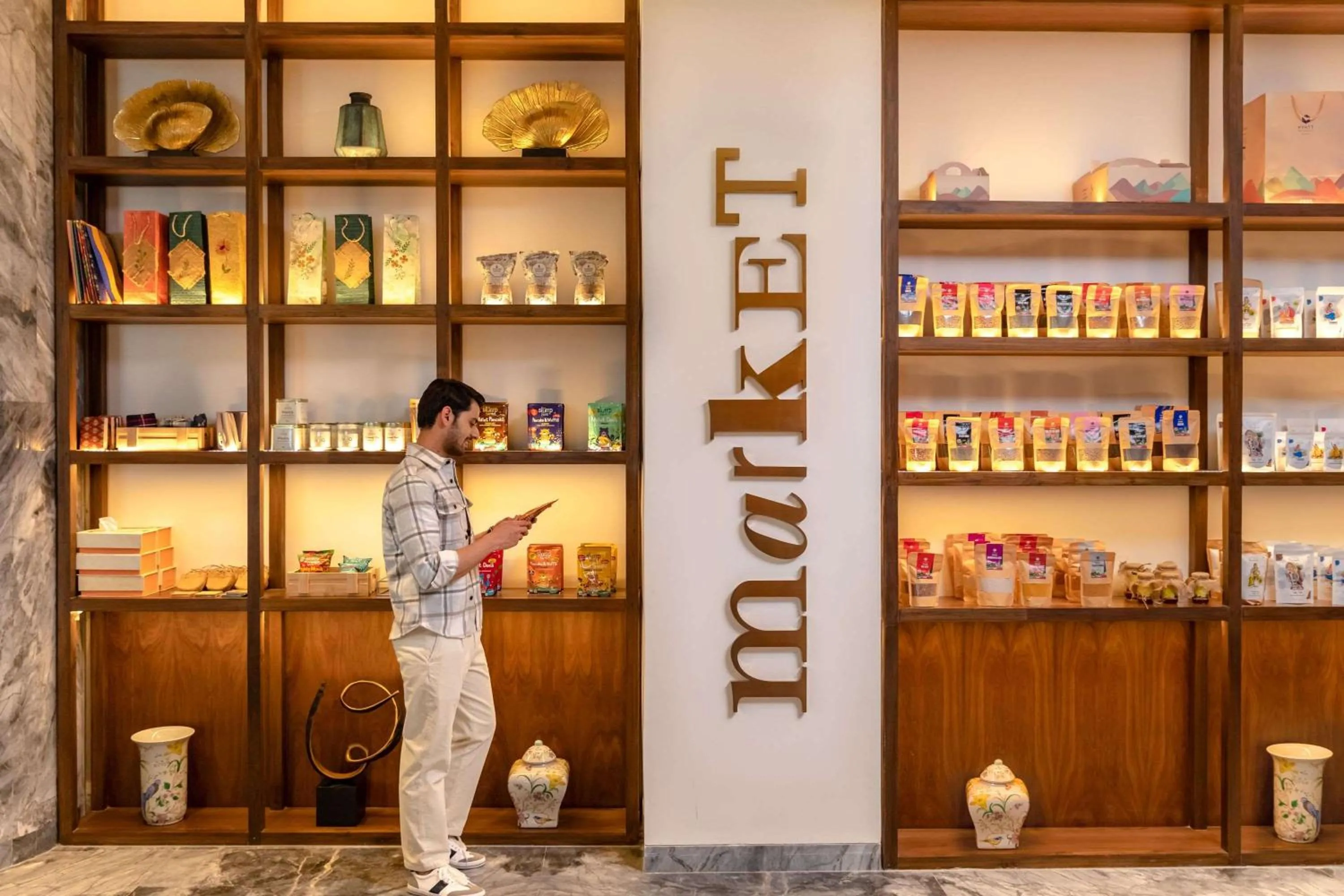 Lounge or bar in Hyatt Regency Dehradun Resort and Spa