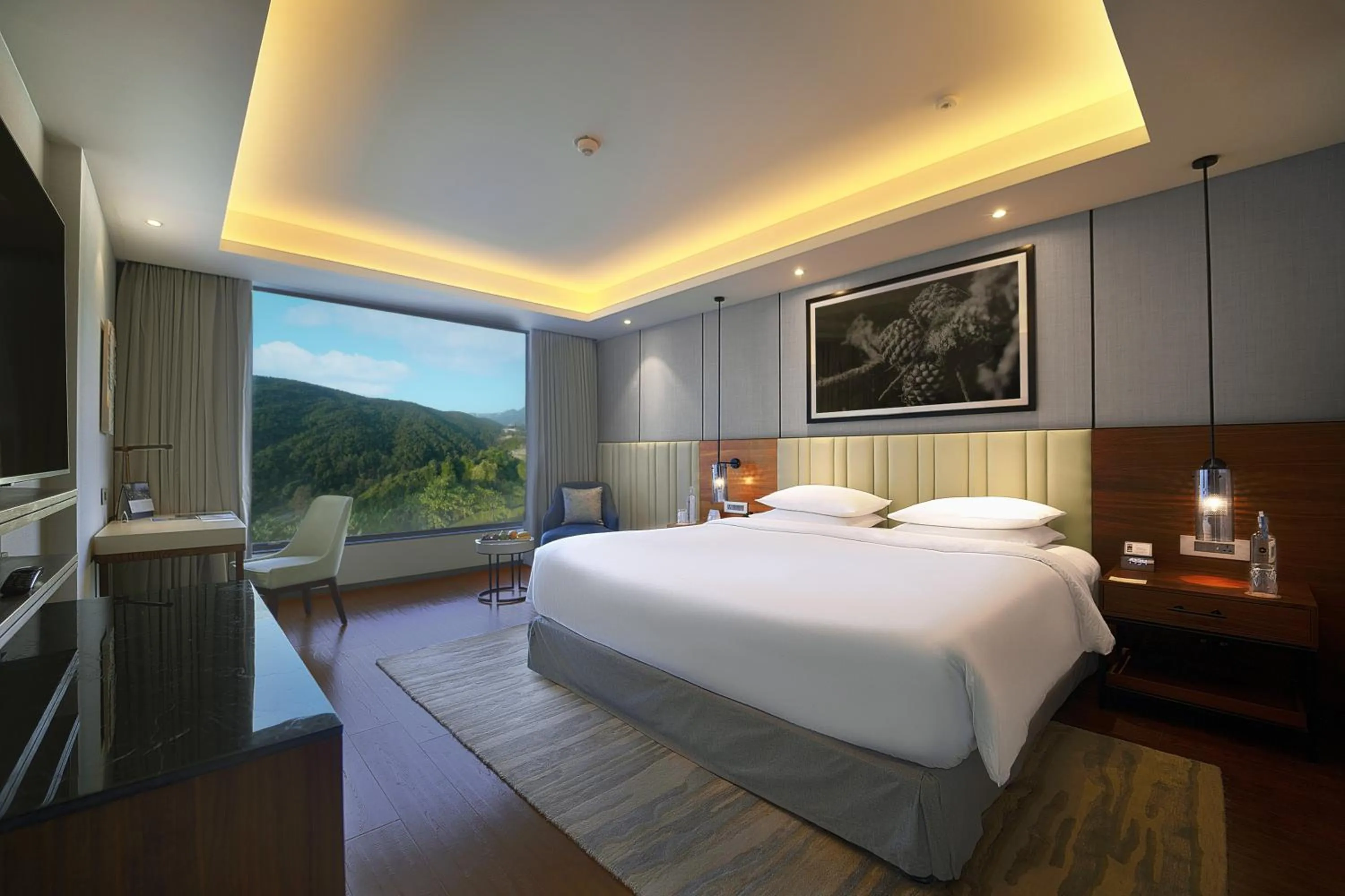 Bedroom, Bed in Hyatt Regency Dehradun Resort and Spa