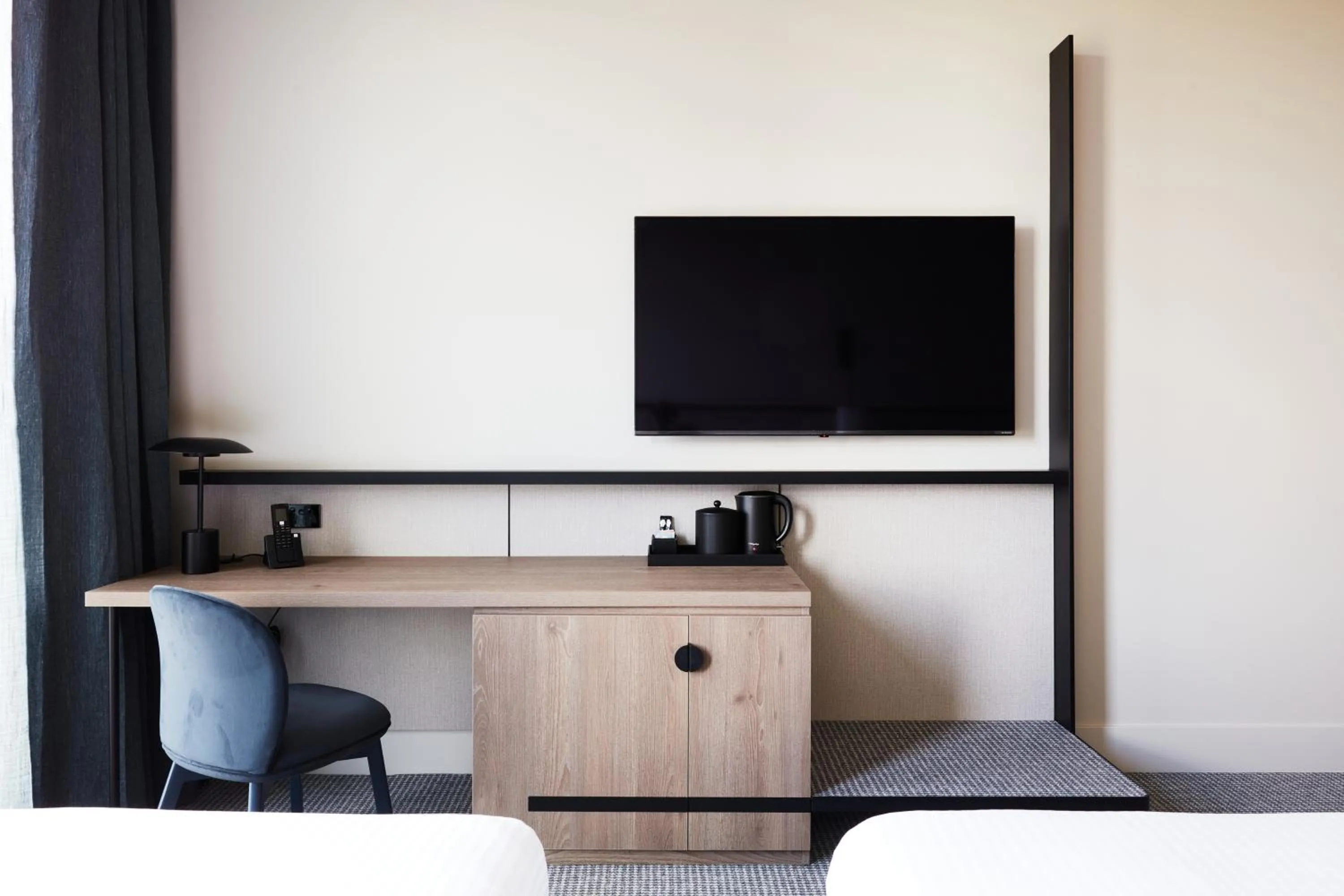 TV and multimedia in Hyatt Place Melbourne Caribbean Park