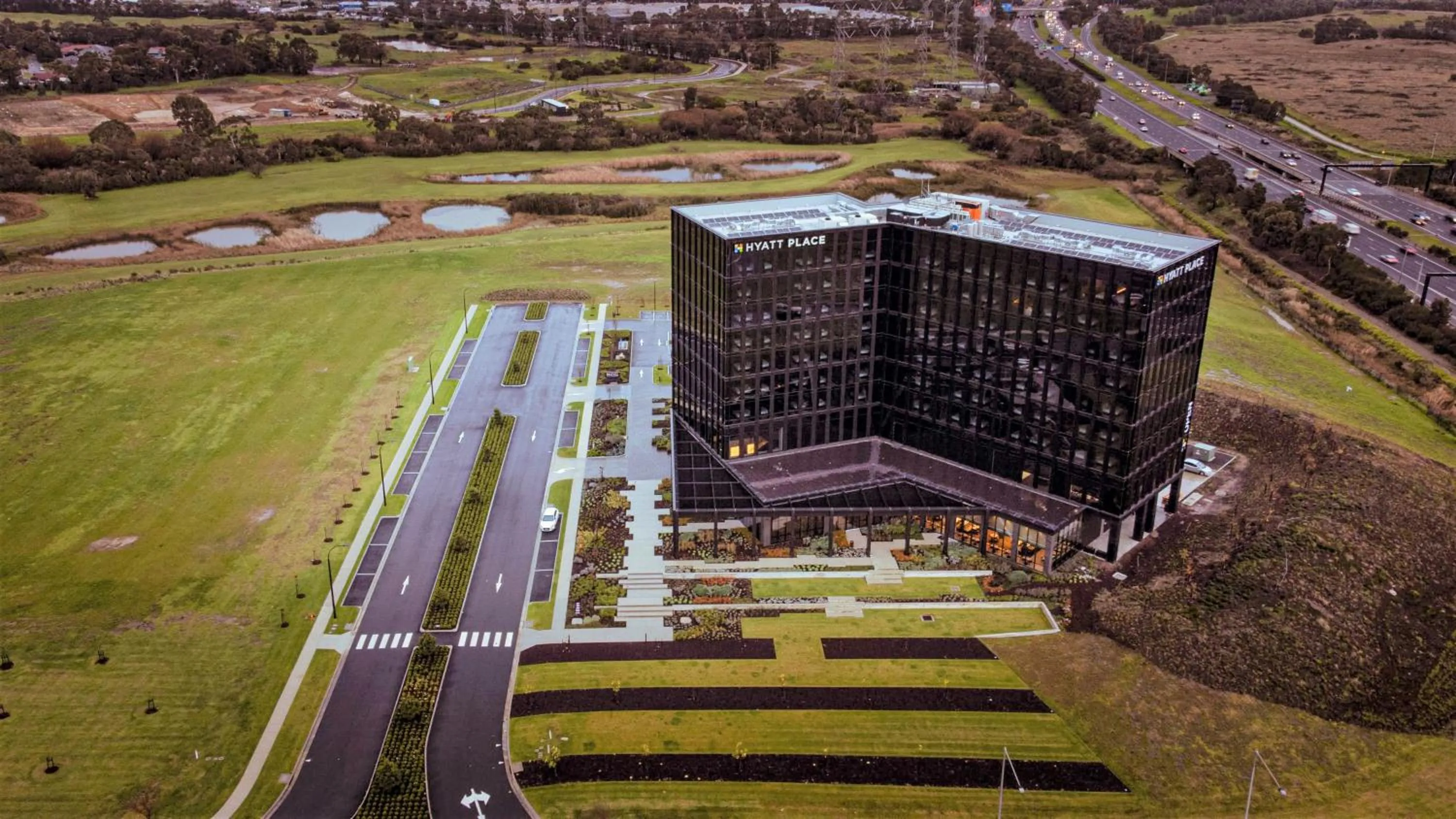 Property building in Hyatt Place Melbourne Caribbean Park
