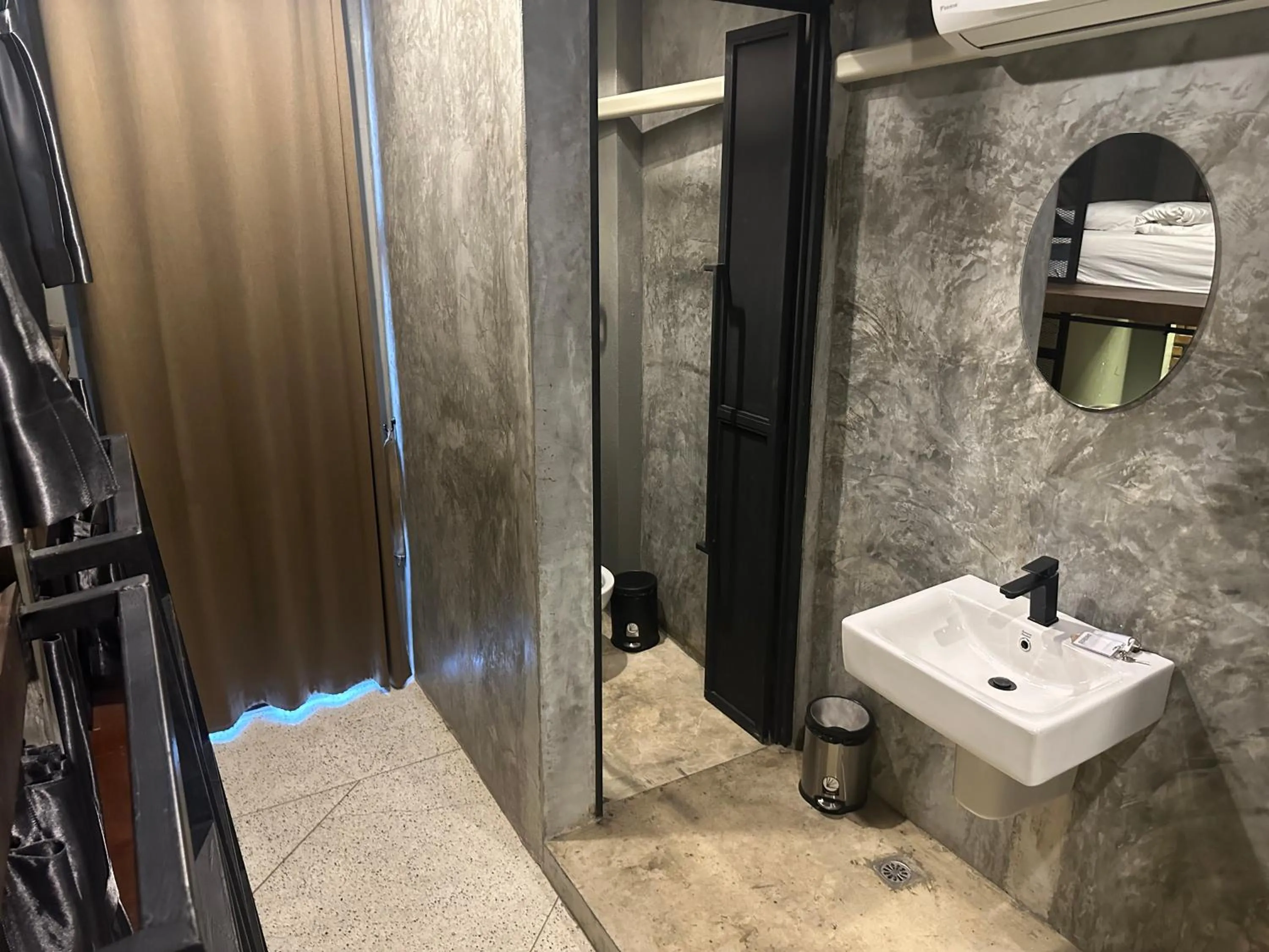 Toilet in Premier Hostel Chiang Mai