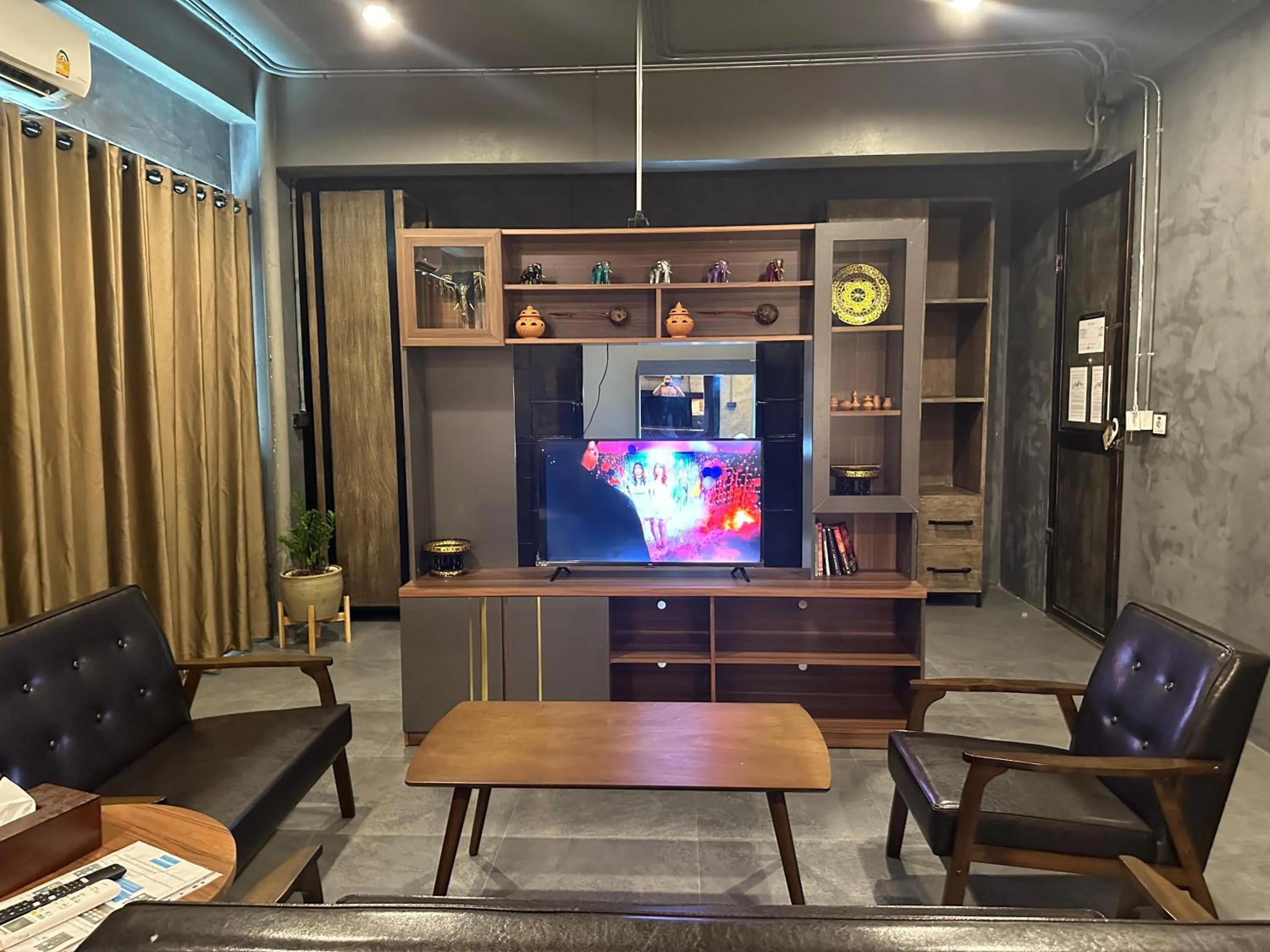 Living room in Premier Hostel Chiang Mai